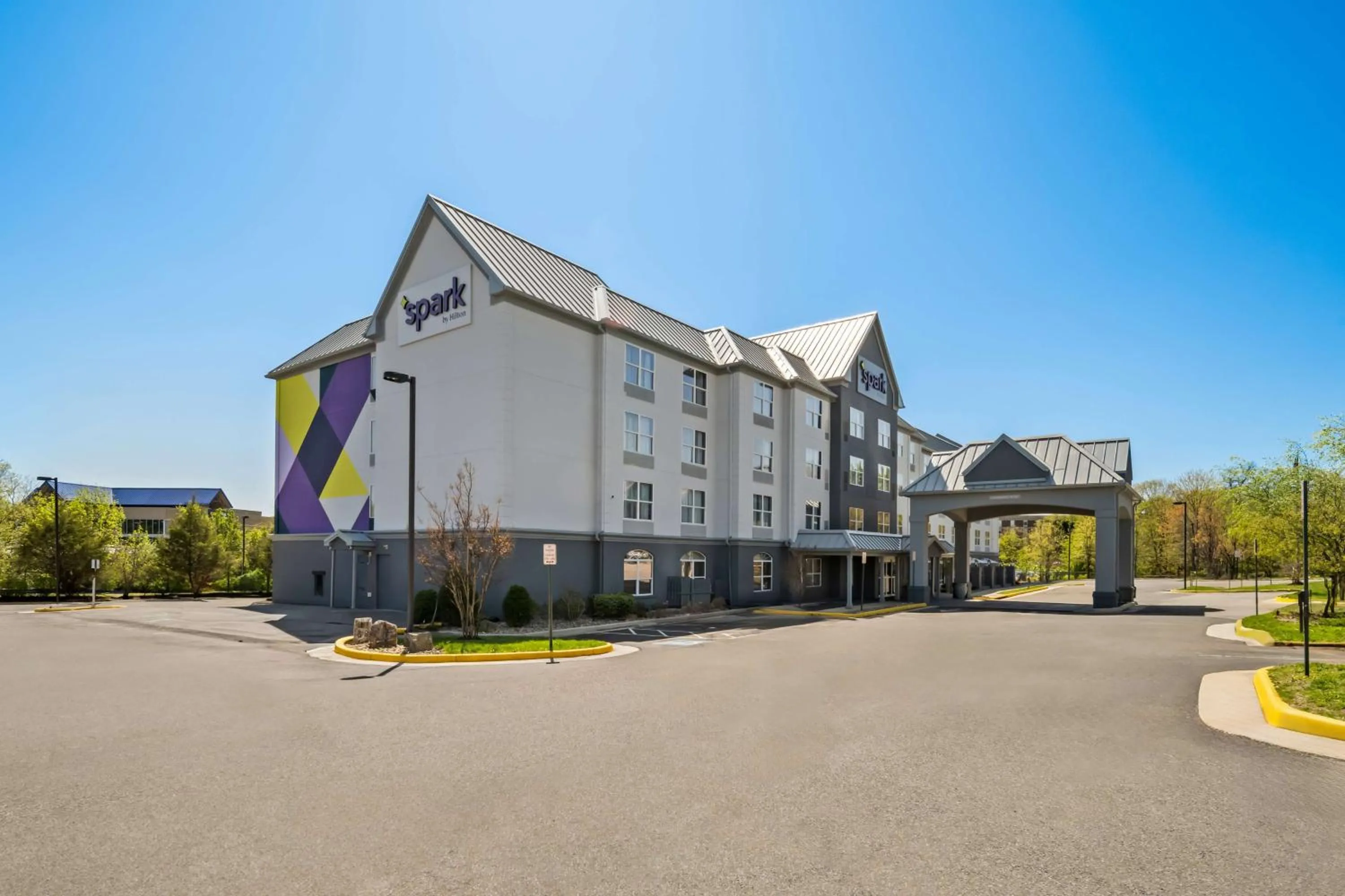 Property building in Country Inn & Suites by Radisson, Potomac Mills Woodbridge, VA