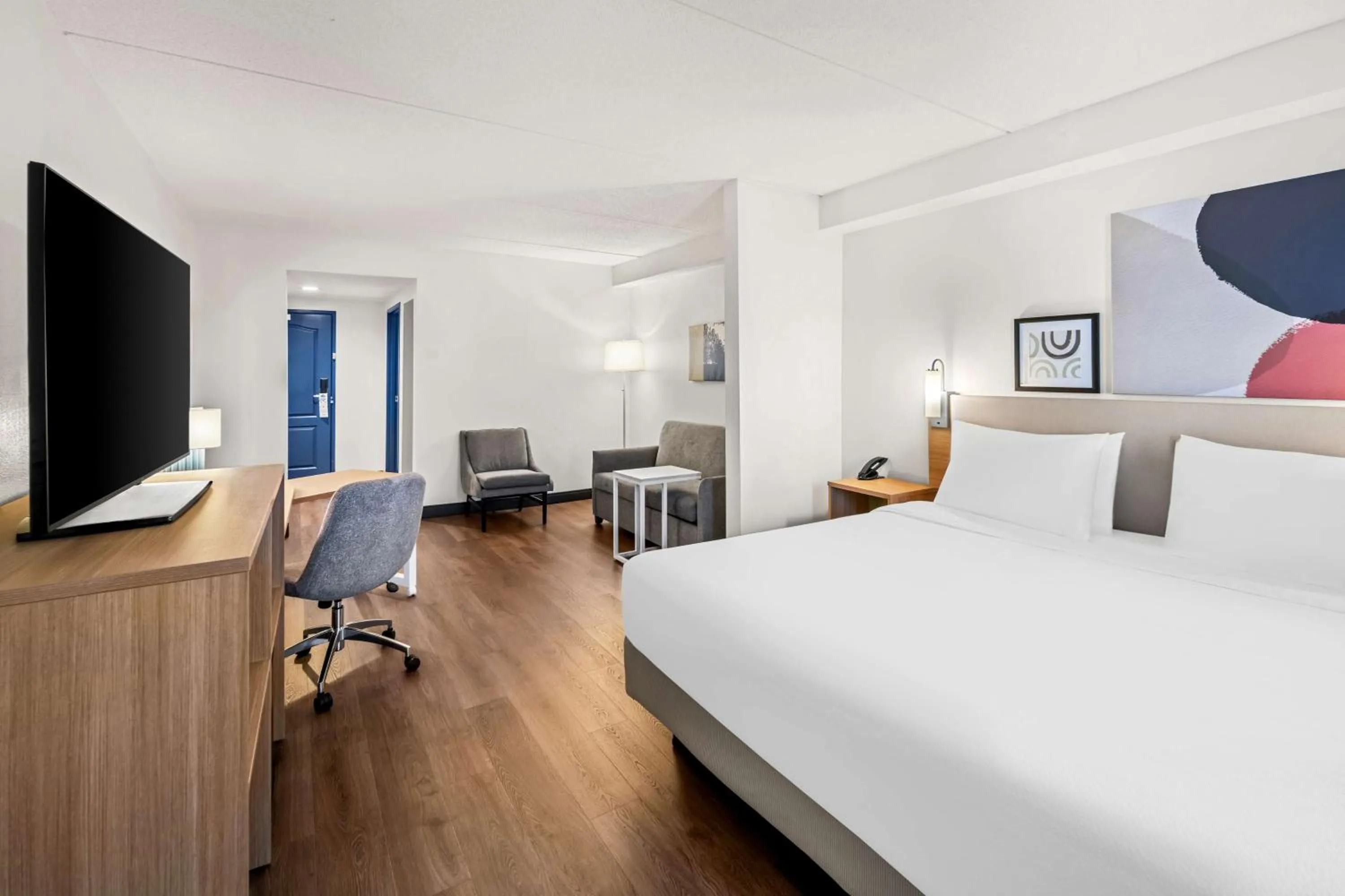 Living room, Bed in Country Inn & Suites by Radisson, Potomac Mills Woodbridge, VA