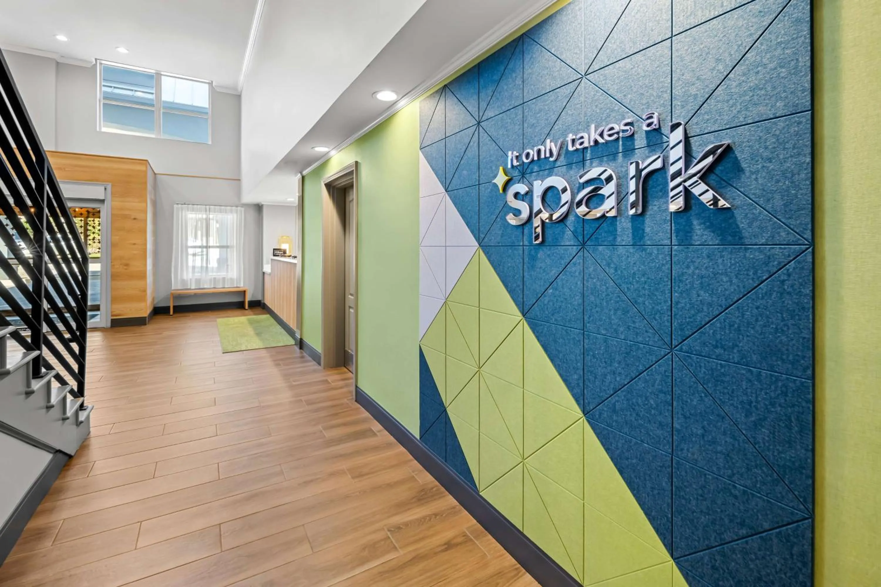 Lobby or reception in Country Inn & Suites by Radisson, Potomac Mills Woodbridge, VA