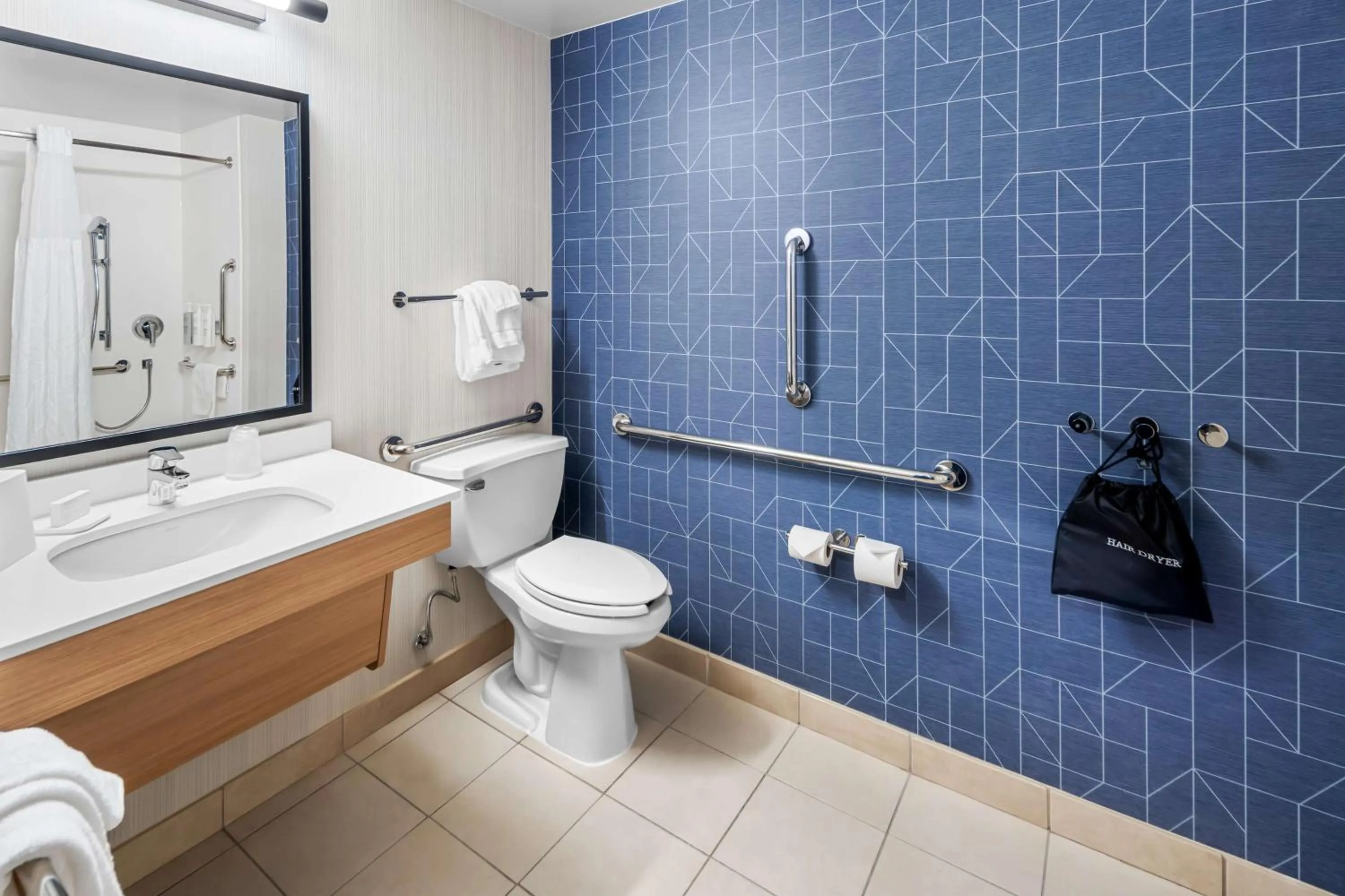 Bathroom in Country Inn & Suites by Radisson, Potomac Mills Woodbridge, VA