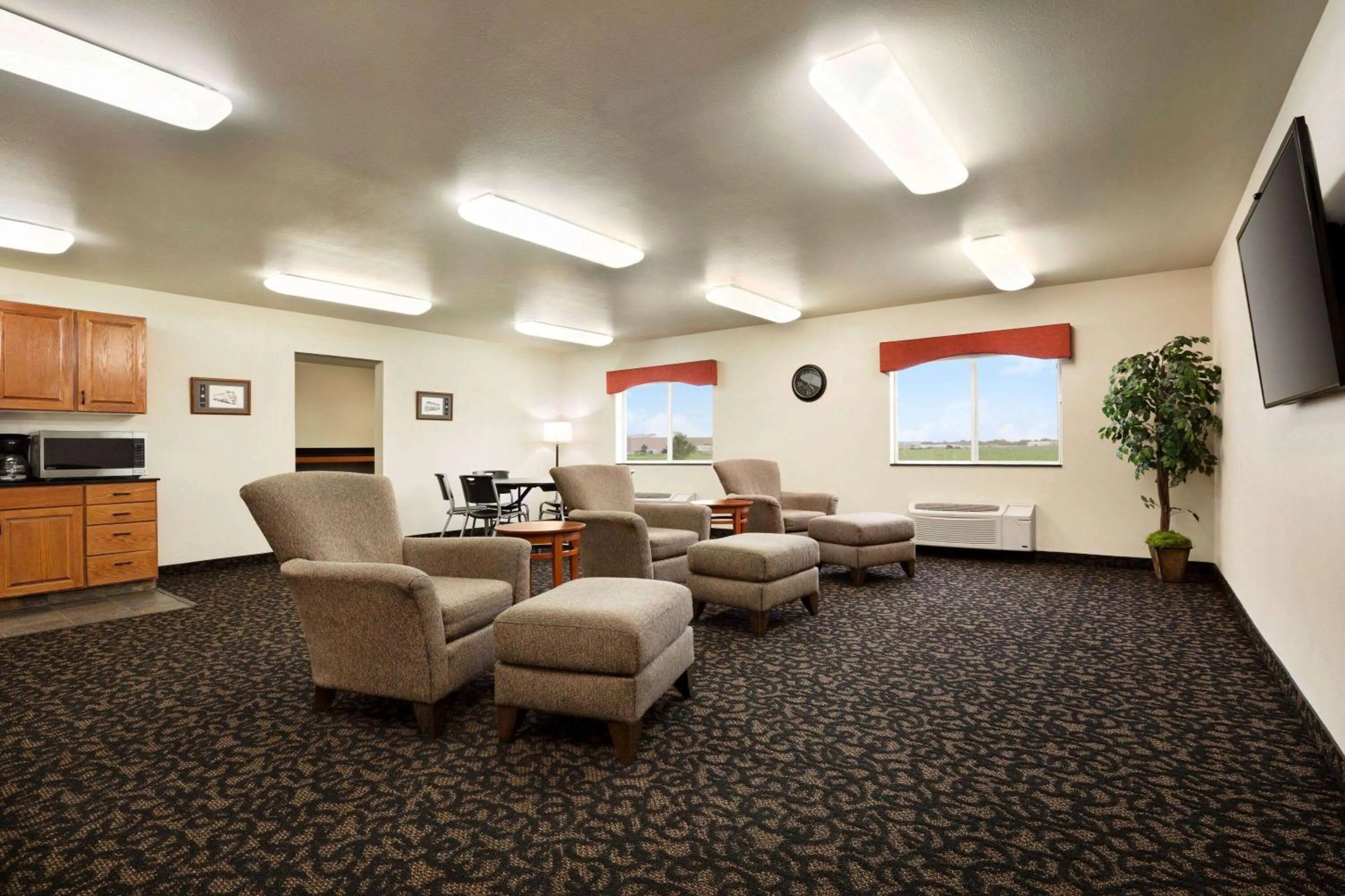 Lounge or bar in Baymont by Wyndham Fremont