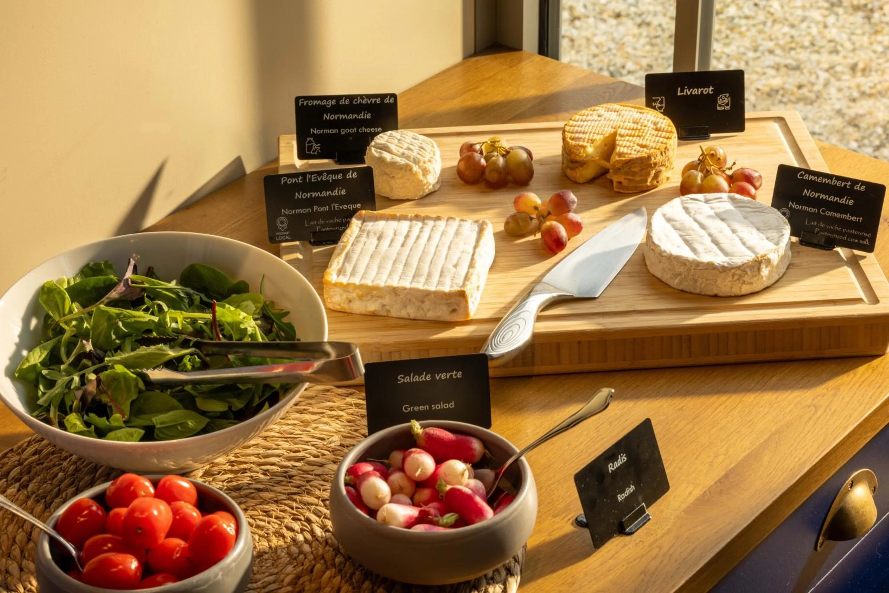Breakfast in Château Saint Gilles - Bayeux