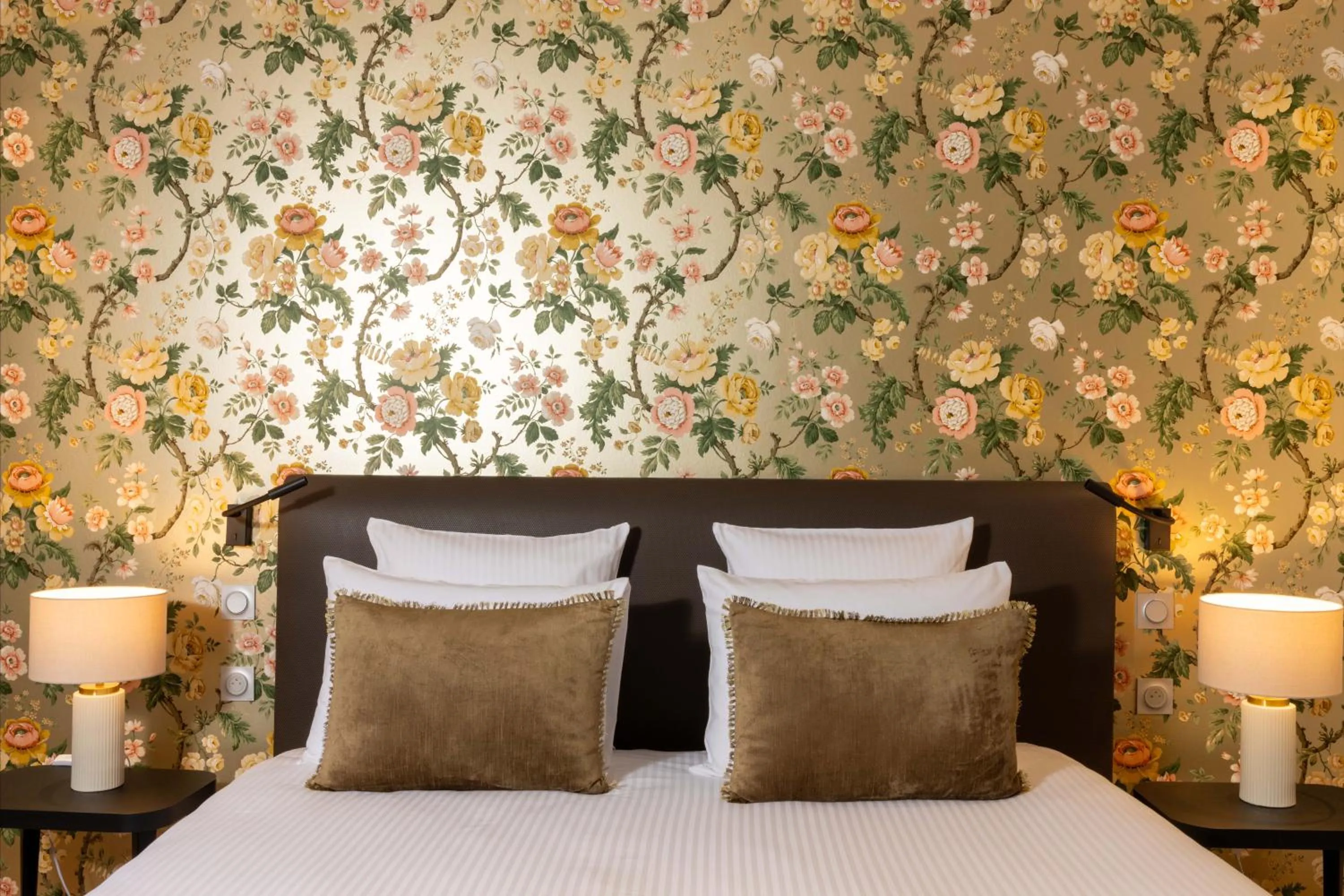 Bedroom, Bed in Château Saint Gilles - Bayeux