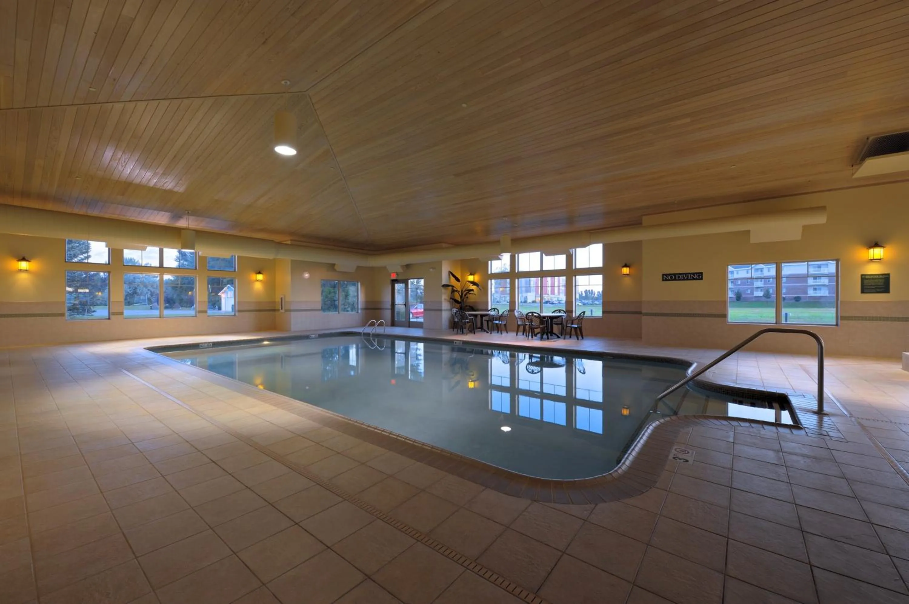 Spa and wellness centre/facilities in Country Inn & Suites by Radisson, Grand Forks, ND