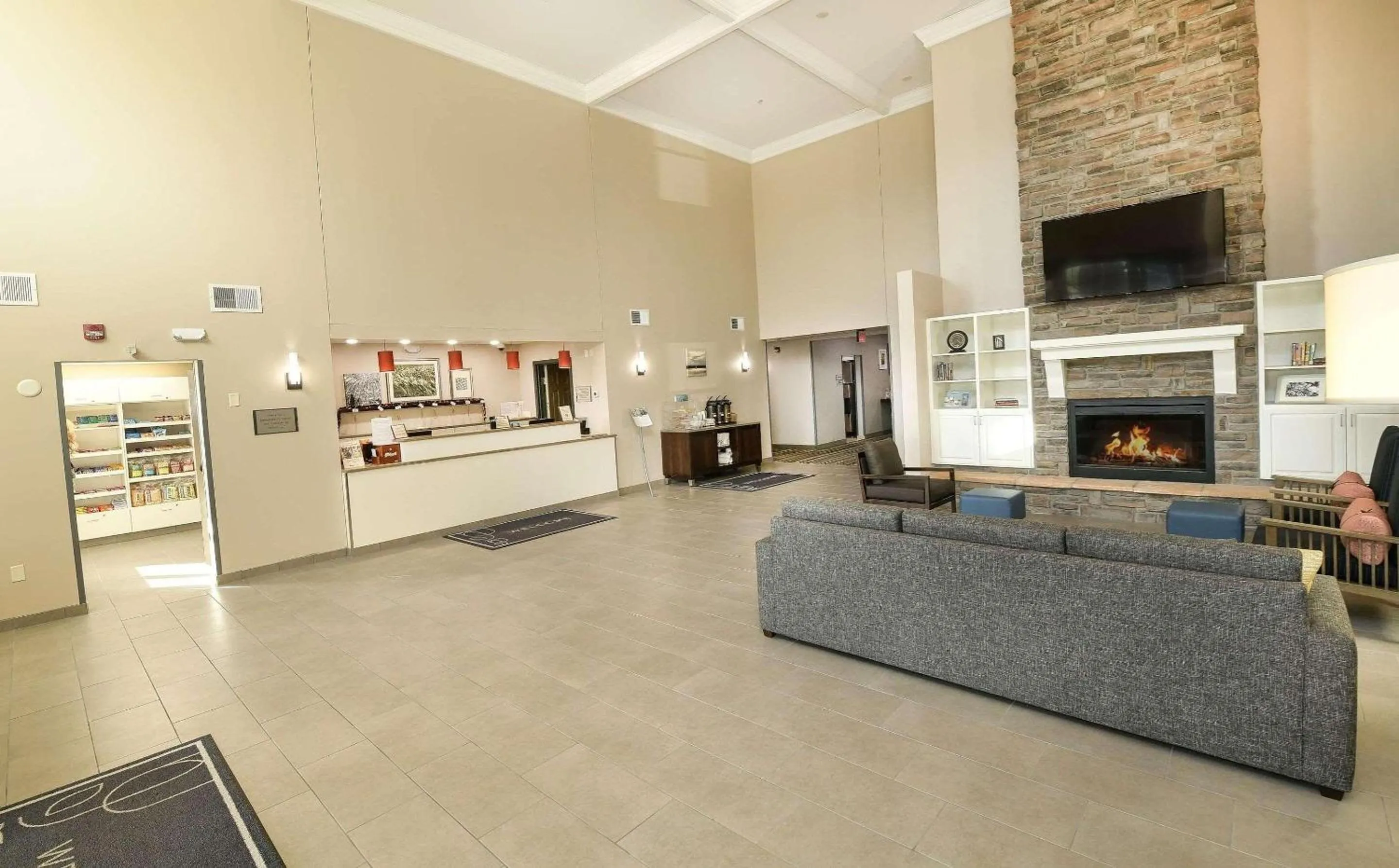 Lobby or reception in Country Inn & Suites by Radisson, Grand Forks, ND