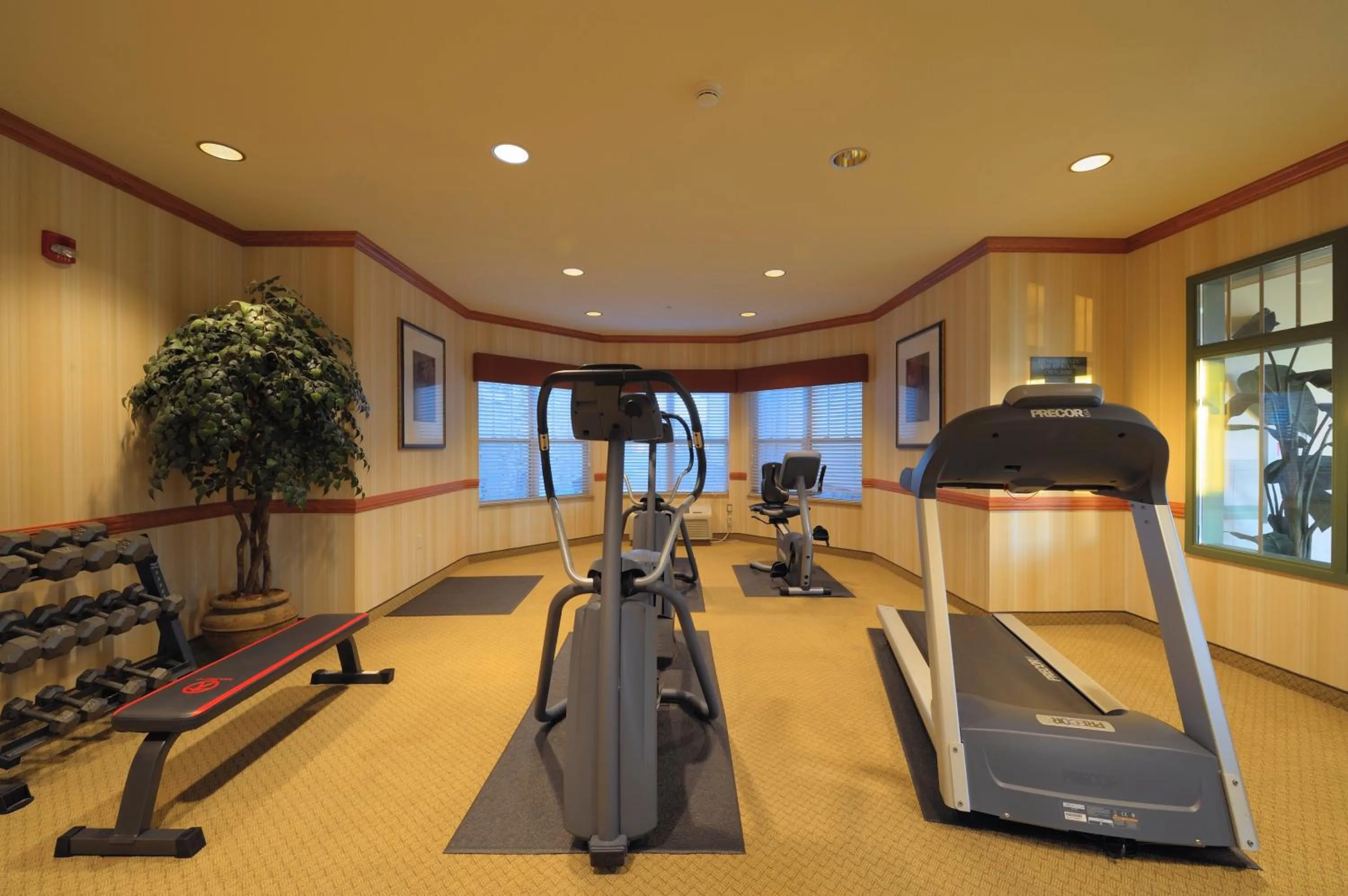 Fitness centre/facilities in Country Inn & Suites by Radisson, Grand Forks, ND