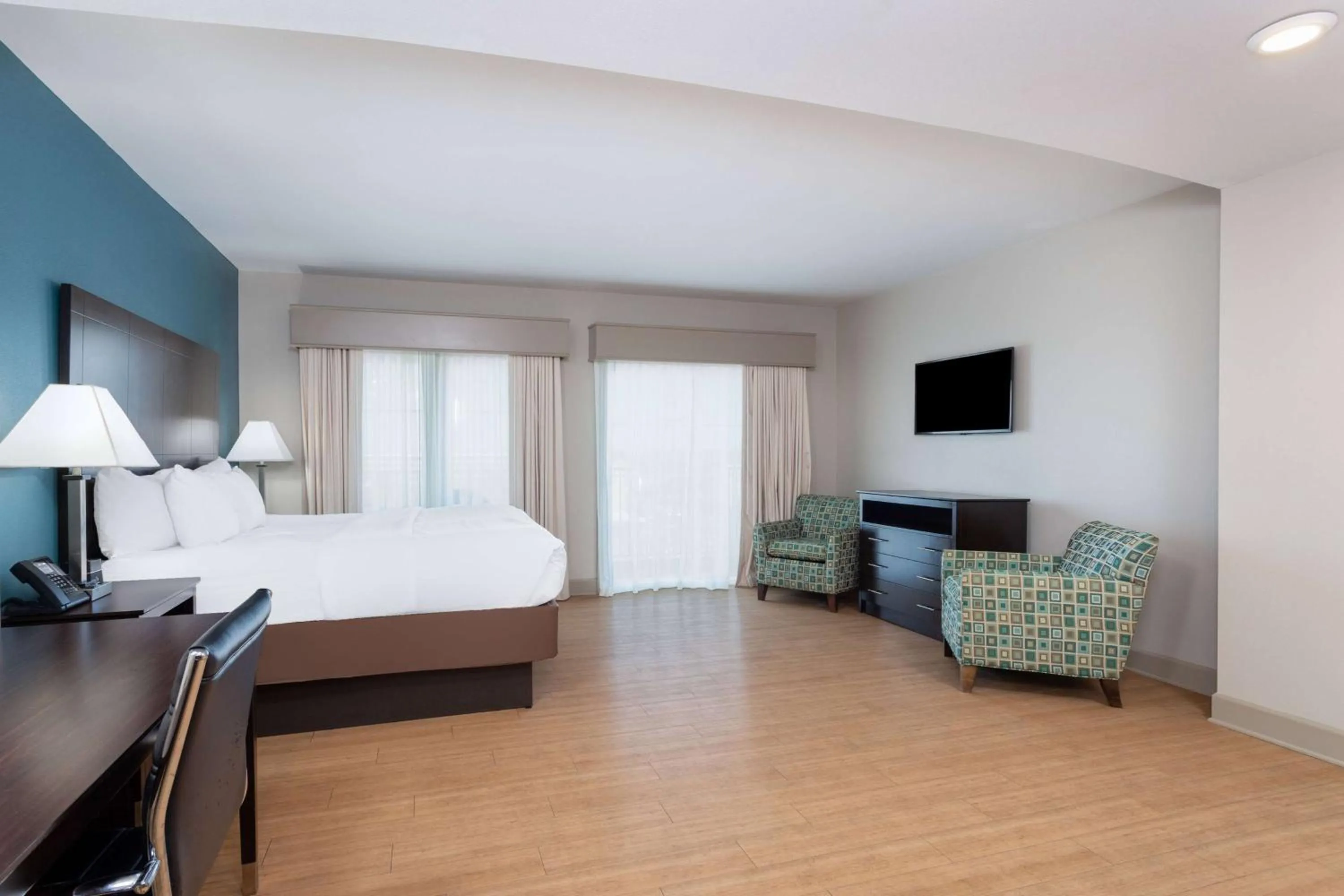 Photo of the whole room, Bed in La Quinta by Wyndham Ocean City