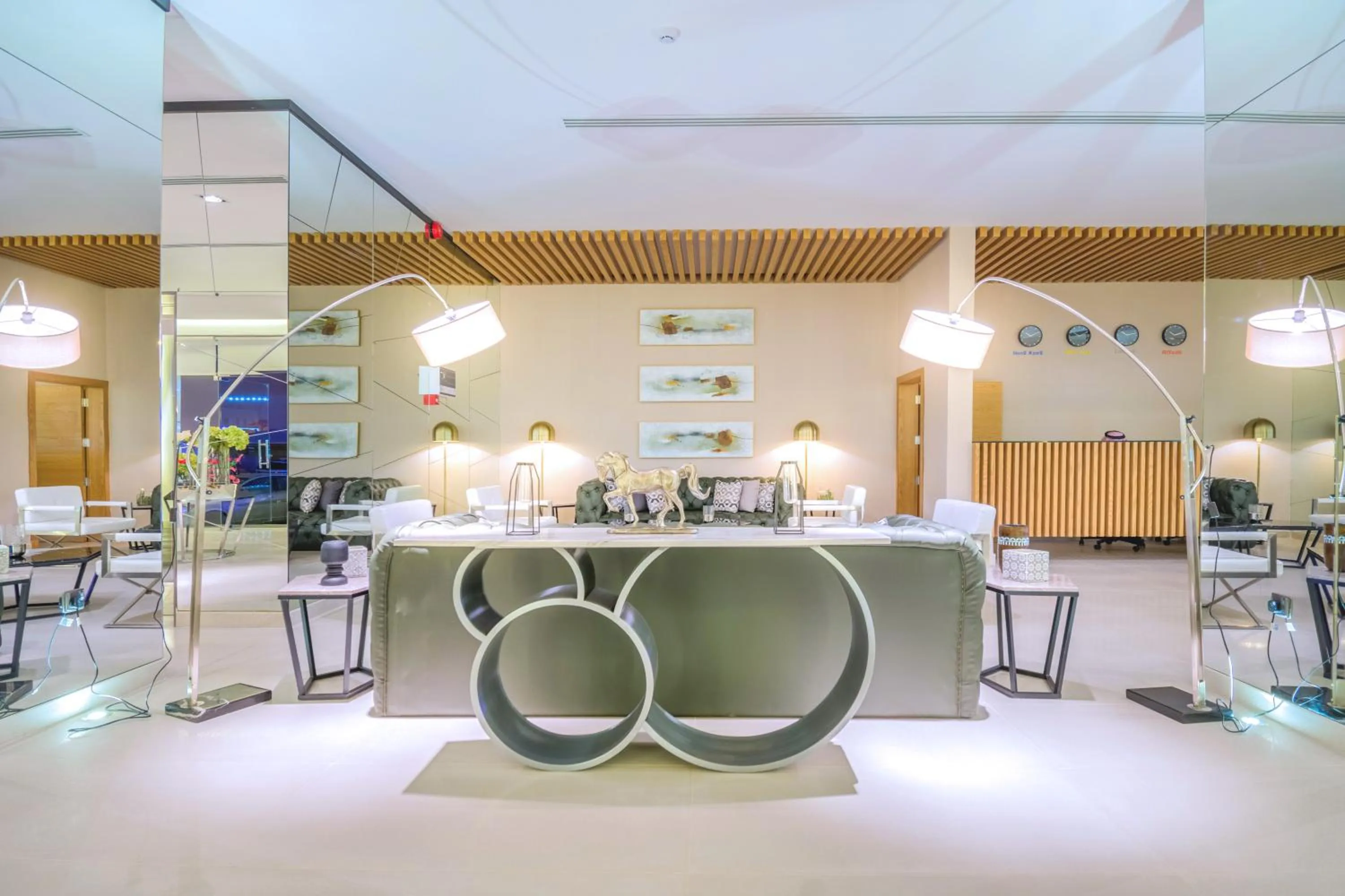 Lounge or bar in Ewaa Express Hotel - Buraydah