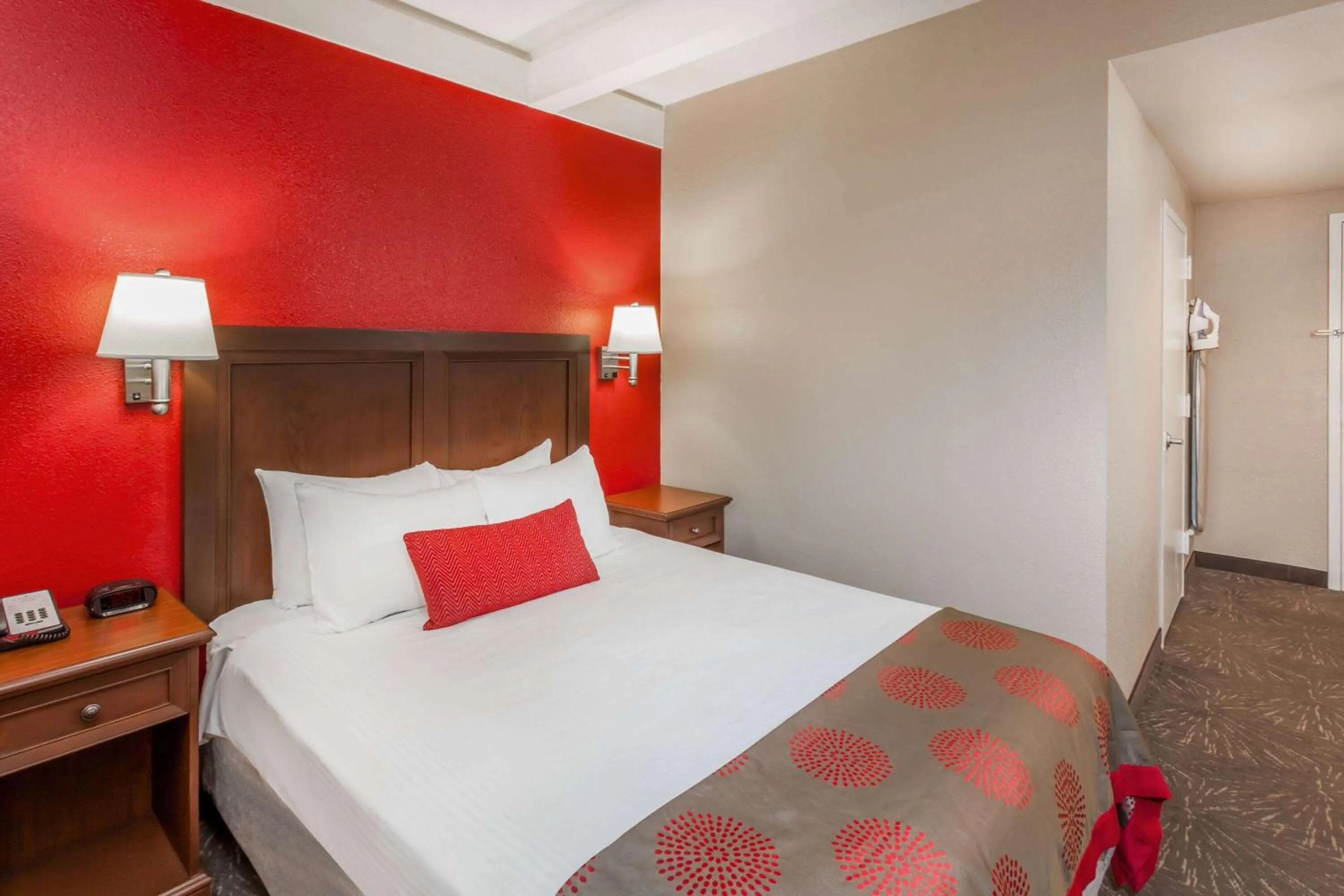 Photo of the whole room, Bed in Ramada by Wyndham Hammond Hotel & Conference Center