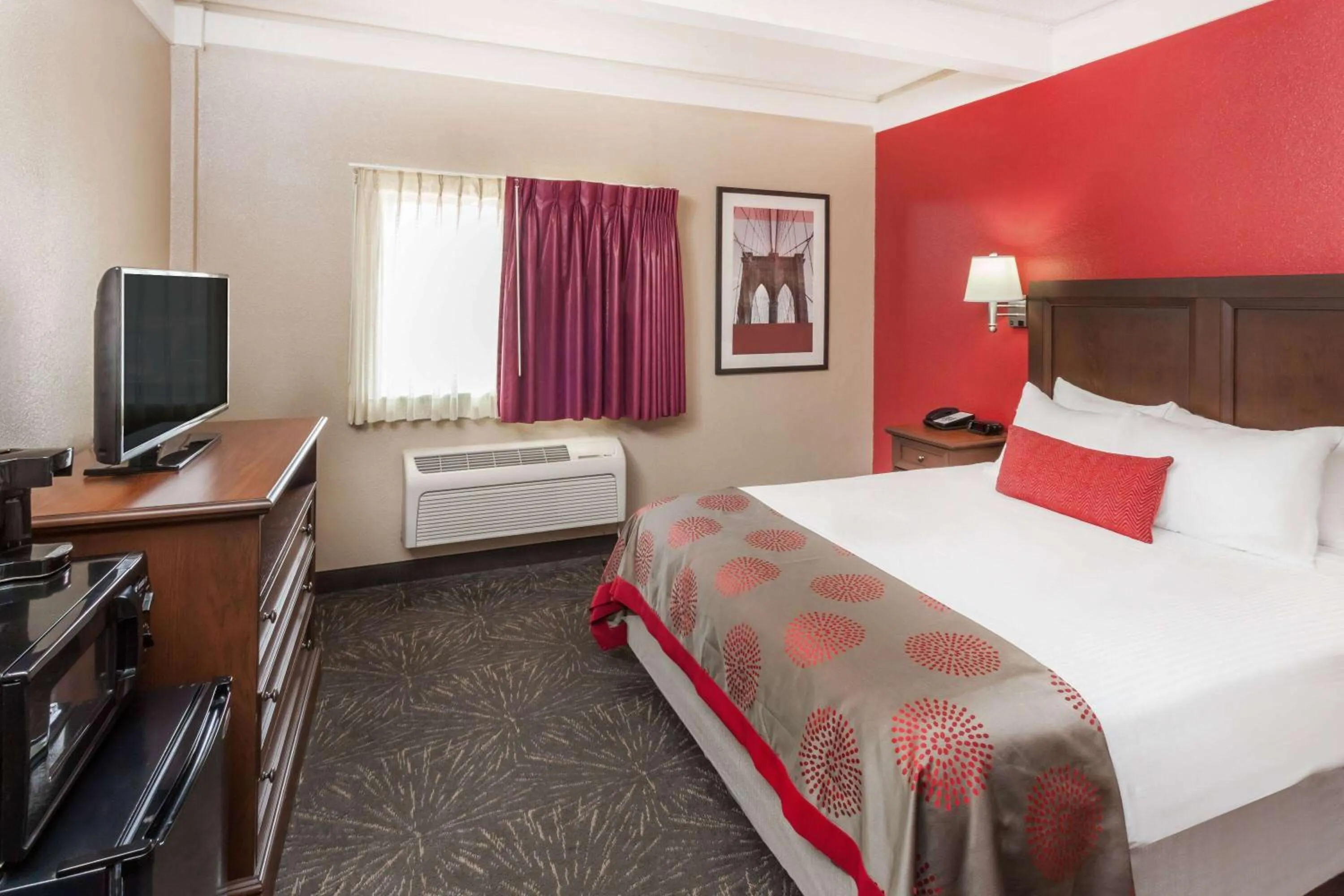 Photo of the whole room, Bed in Ramada by Wyndham Hammond Hotel & Conference Center