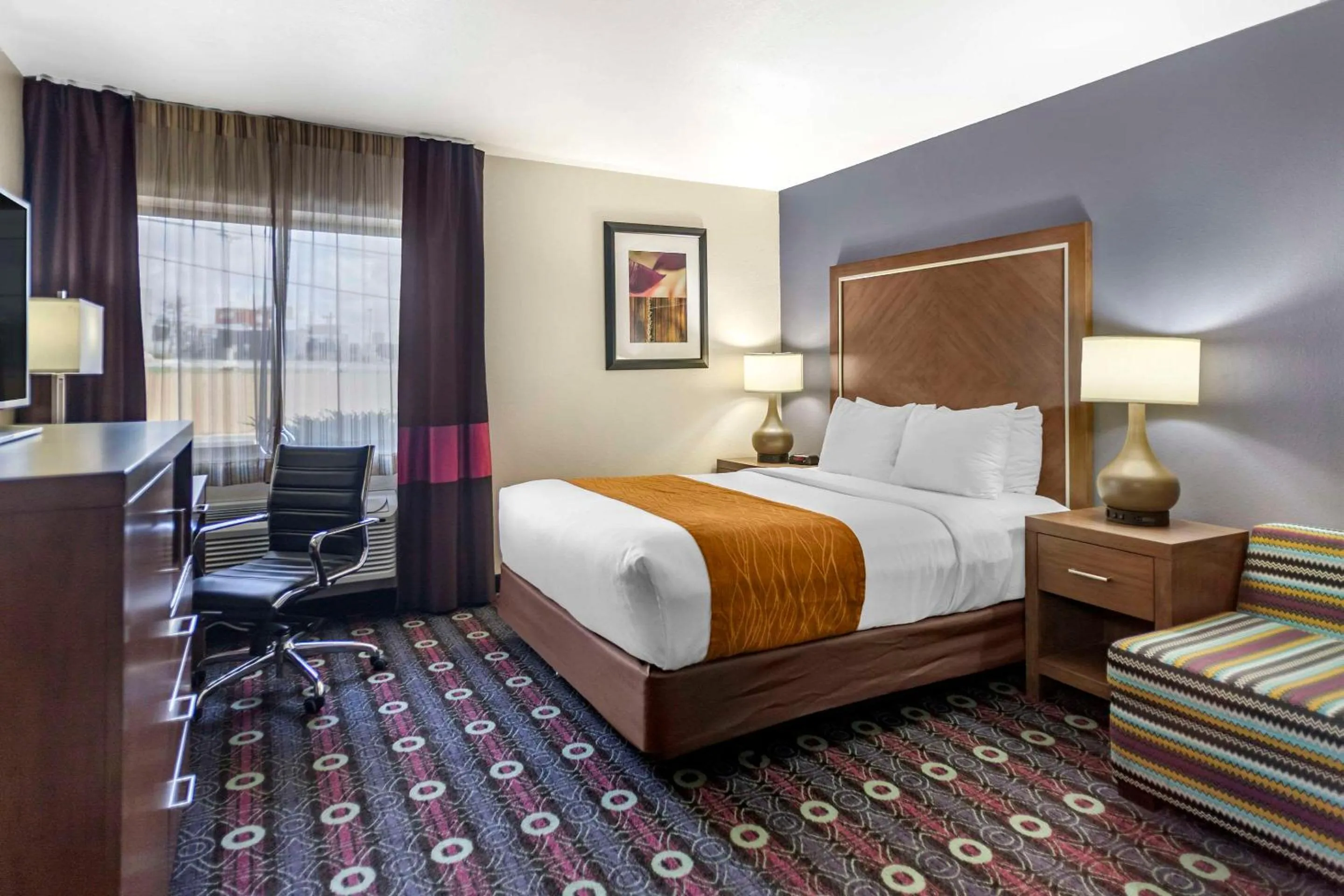 Bedroom, Bed in Comfort Inn Tulsa Midtown