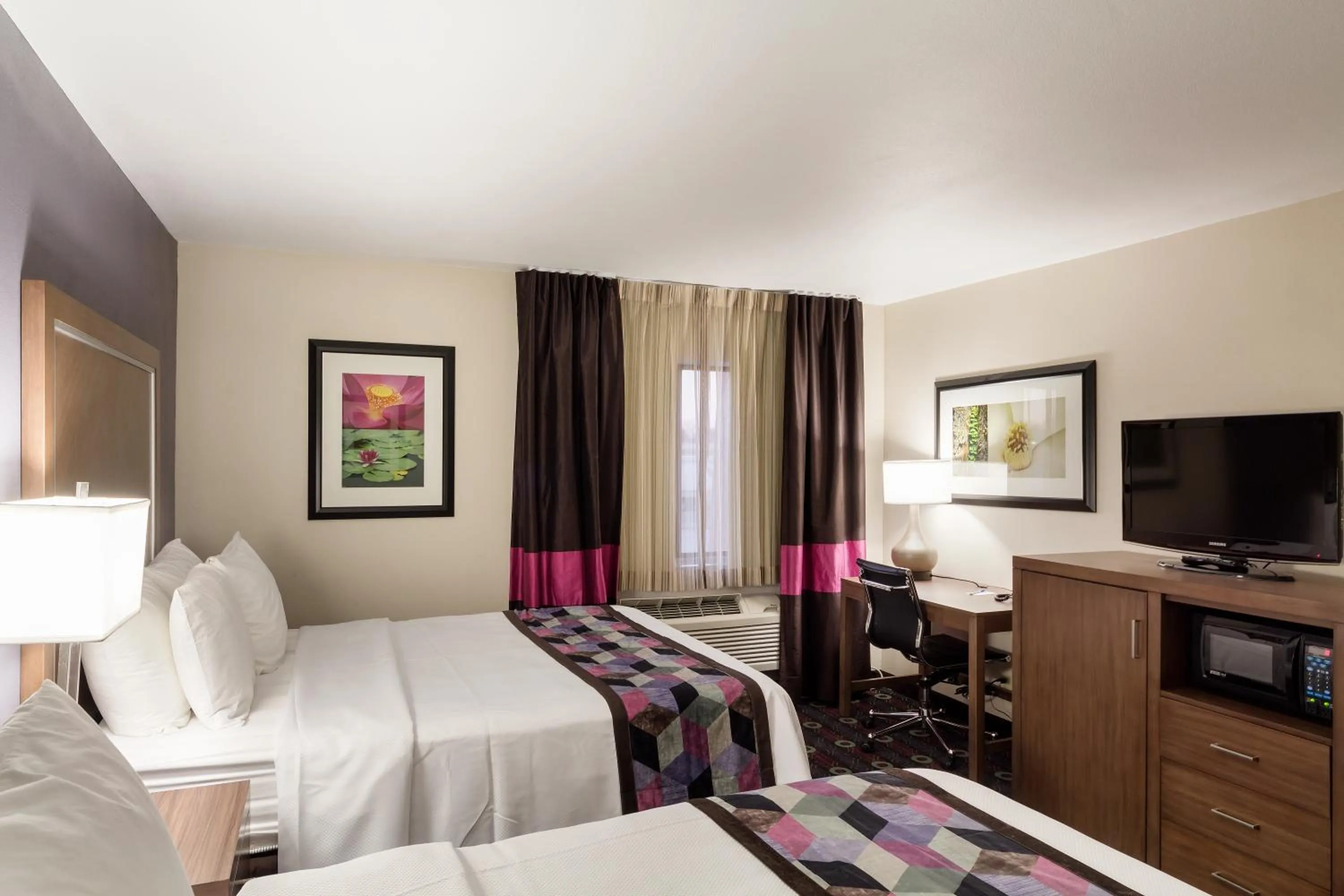 Bedroom, Bed in Comfort Inn Tulsa Midtown