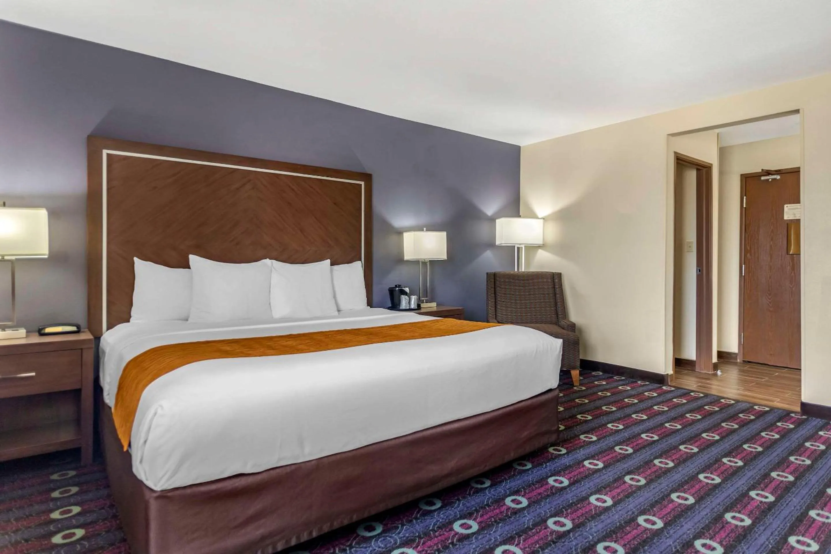 Bedroom, Bed in Comfort Inn Tulsa Midtown