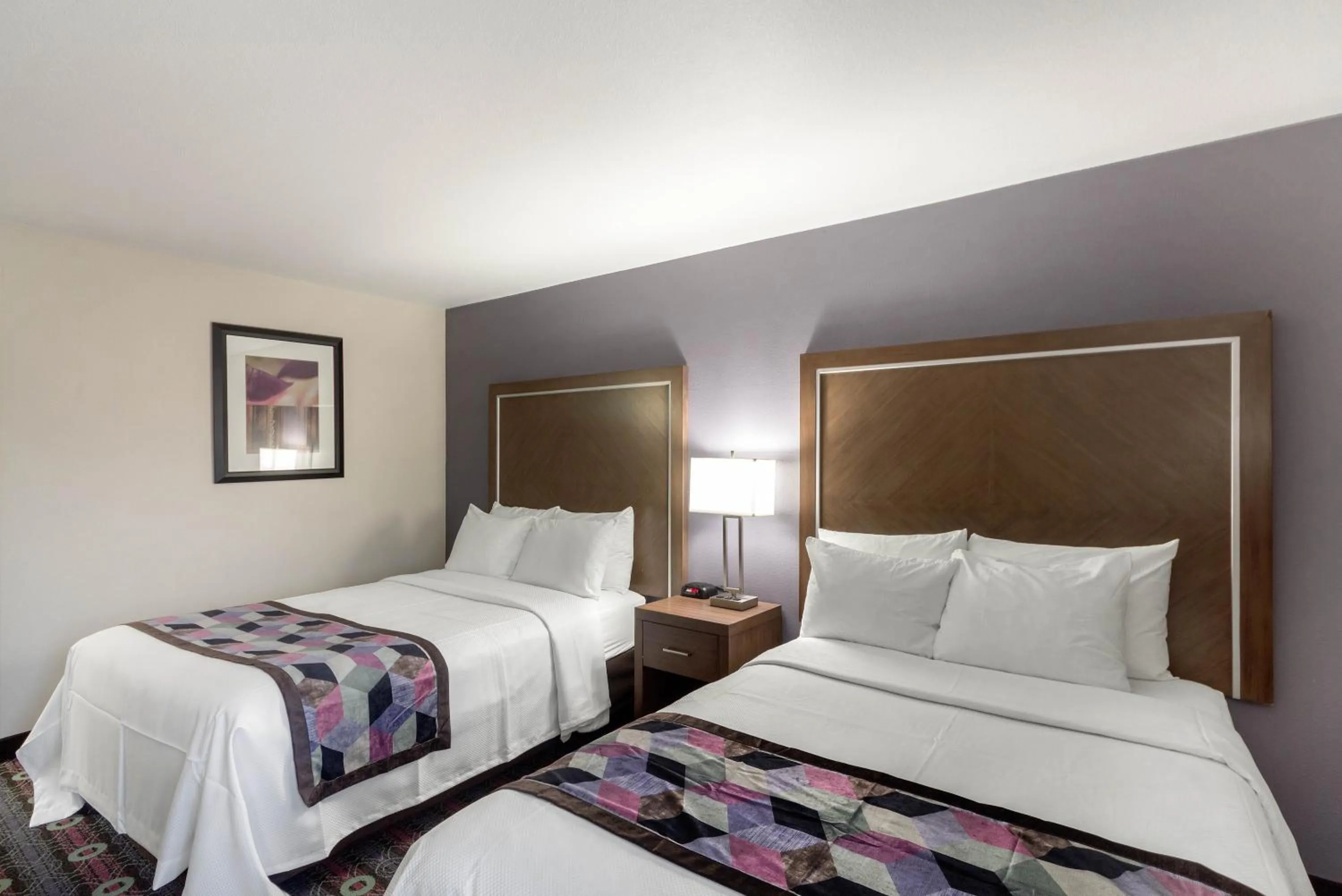 Bed in Comfort Inn Tulsa Midtown