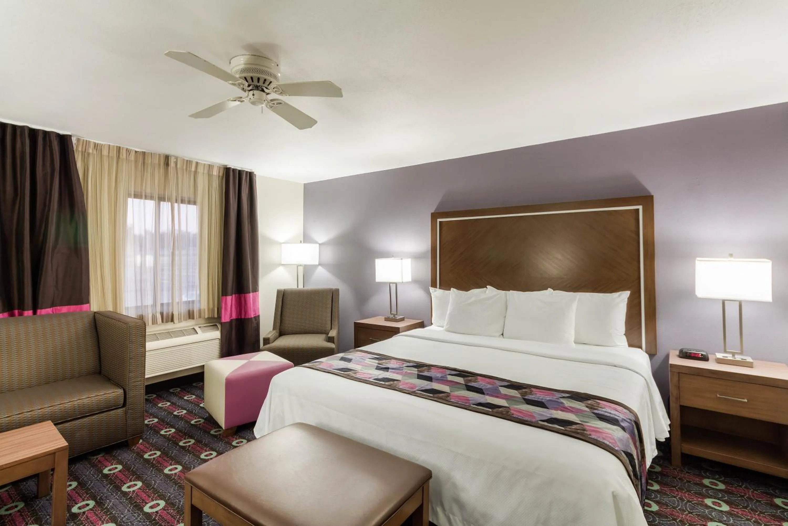 Bed in Comfort Inn Tulsa Midtown