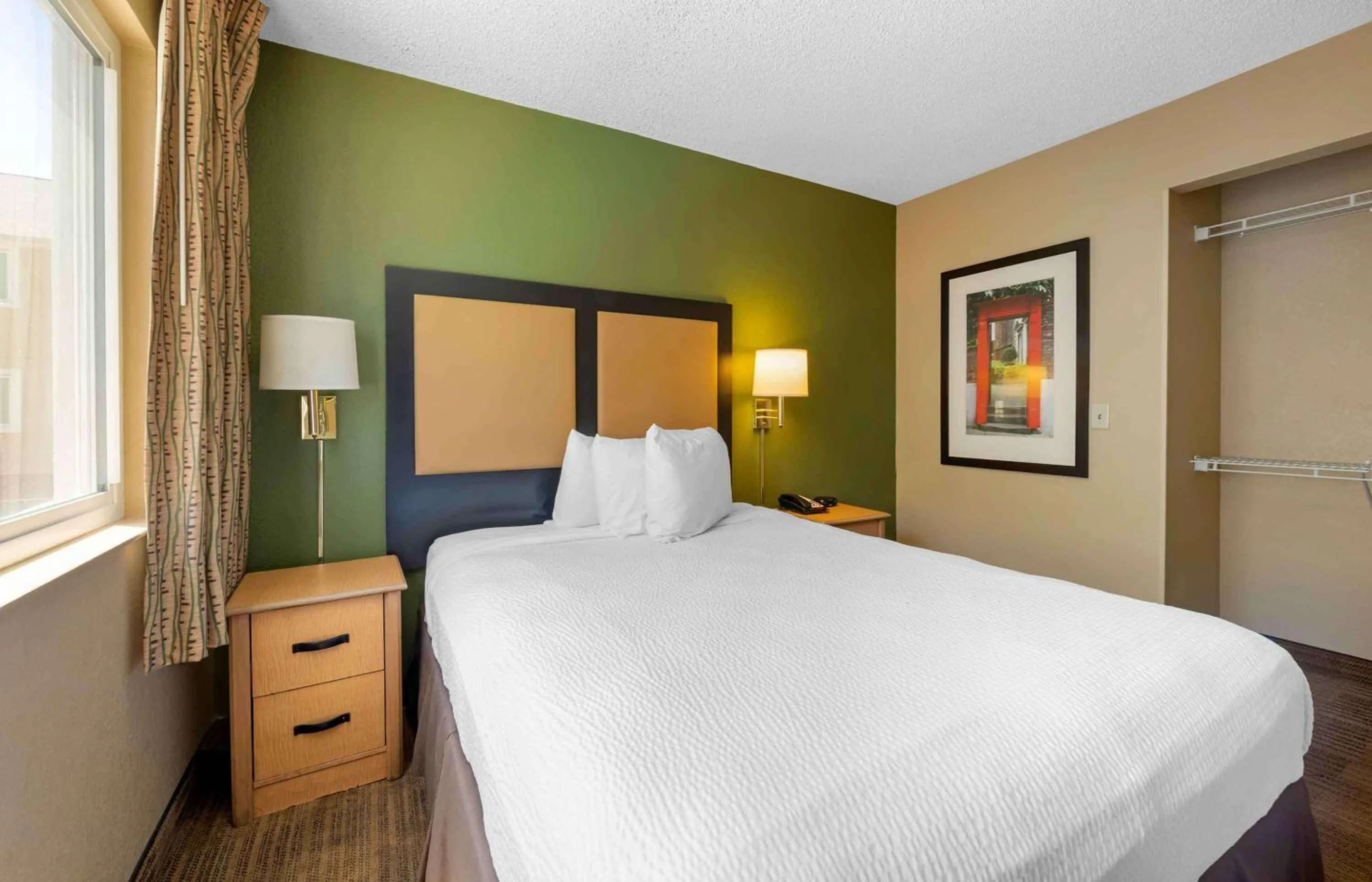 Bedroom, Bed in Extended Stay America Select Suites - Jacksonville Salisbury Rd Southpoint
