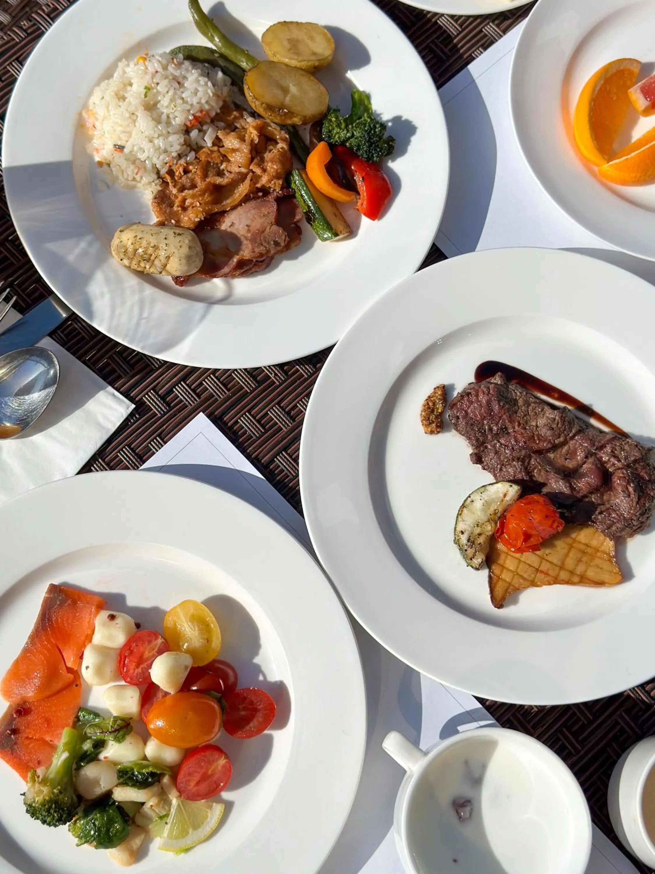 Breakfast in GoldOne Hotel & Suites