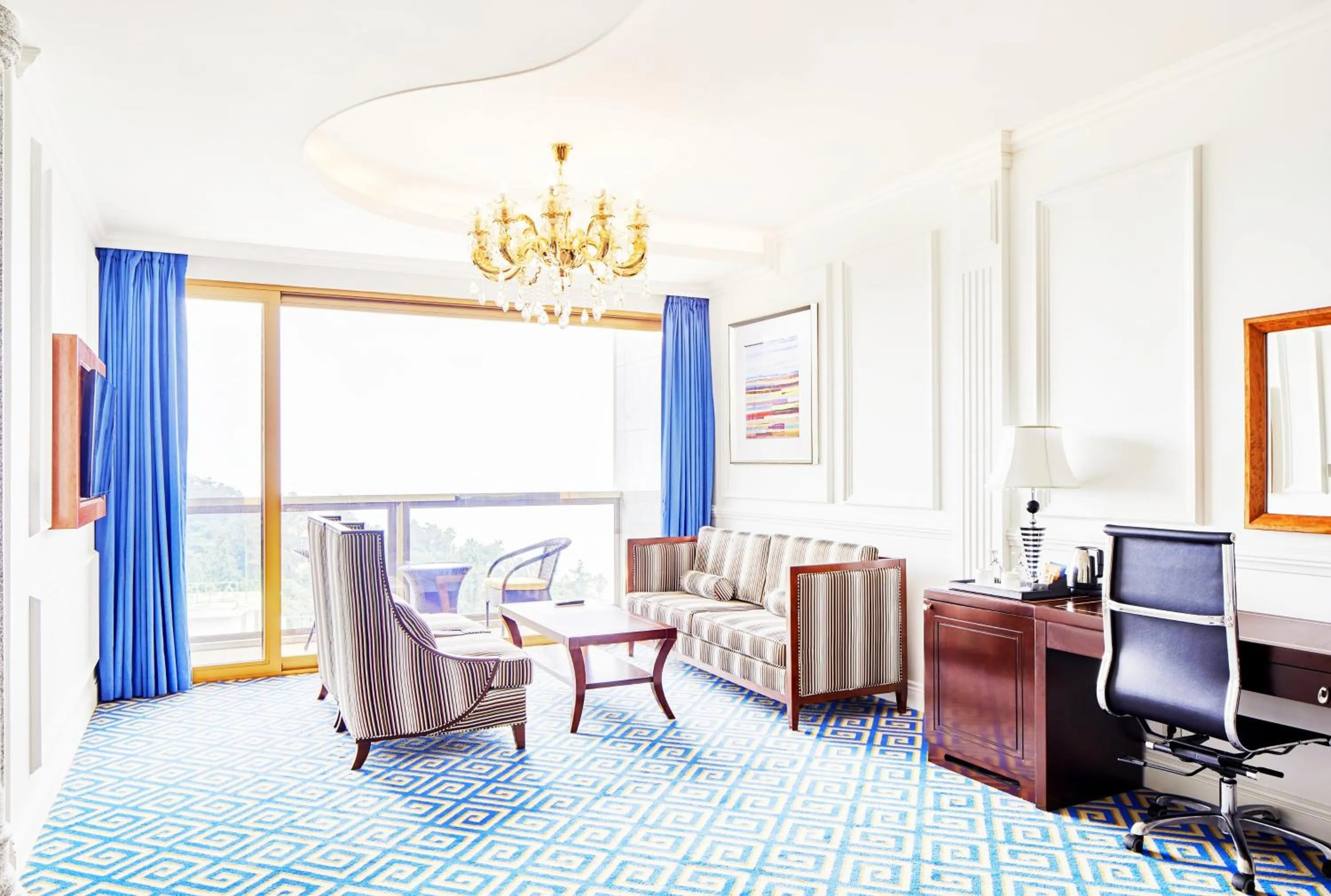 Living room in GoldOne Hotel & Suites