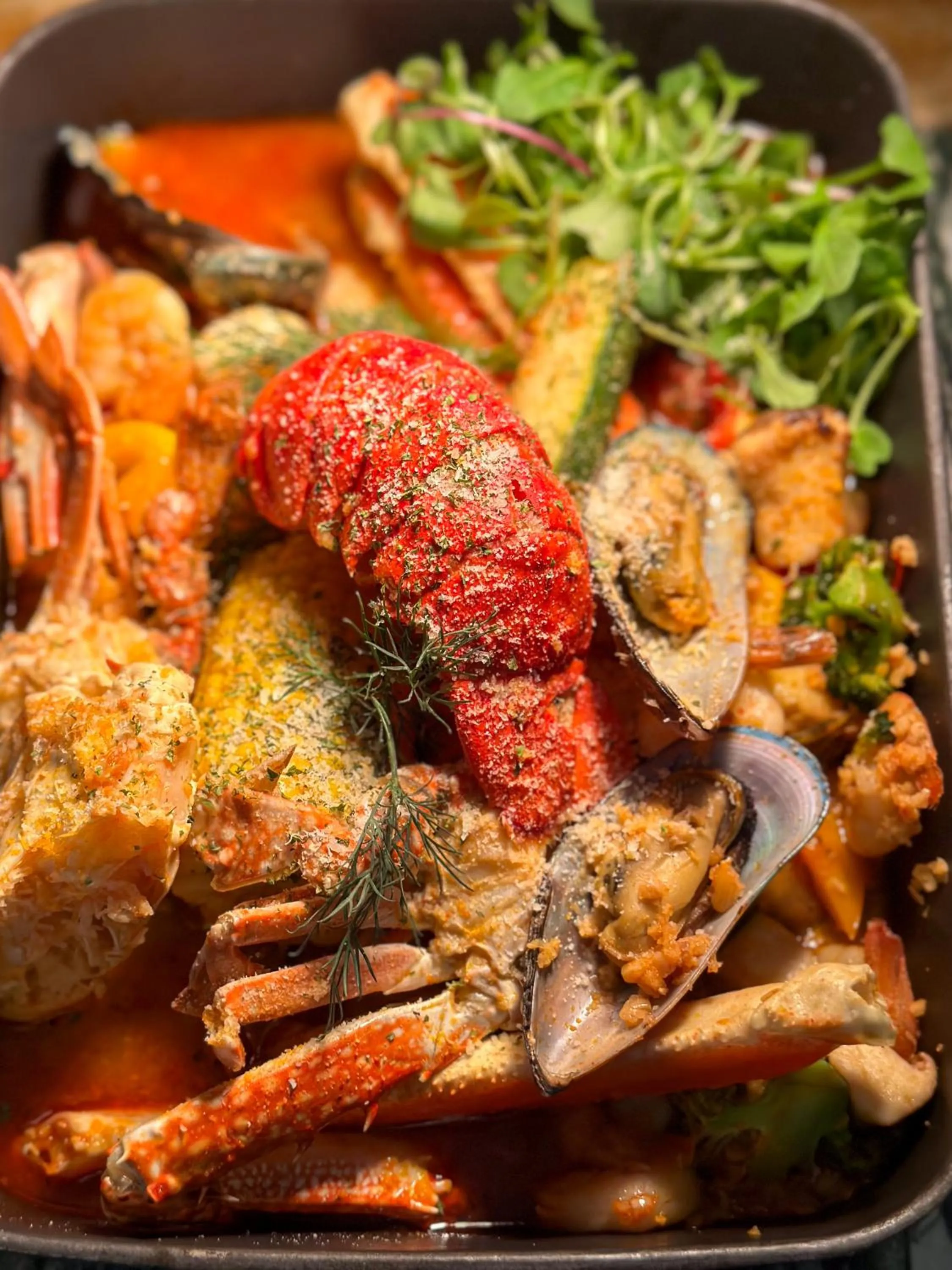 Restaurant/places to eat in GoldOne Hotel & Suites