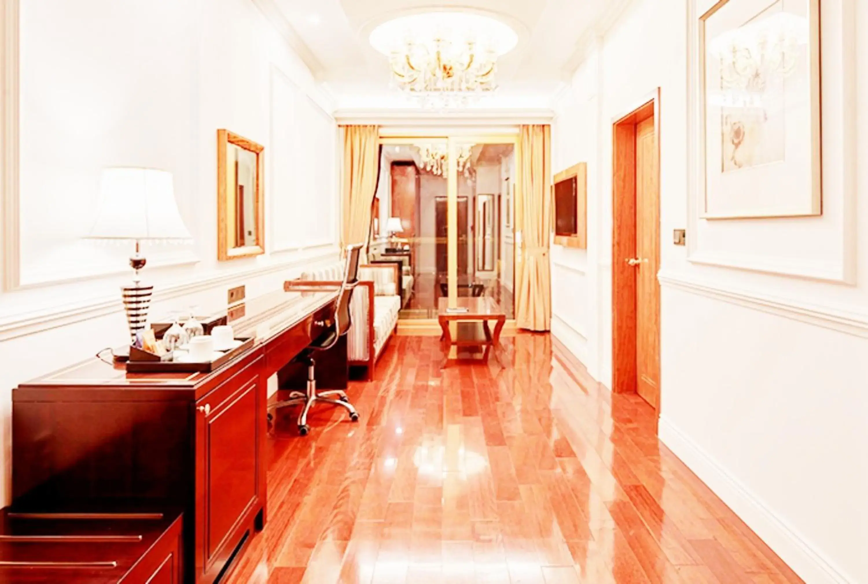 Garden View Large King Suite in GoldOne Hotel & Suites Garden View Large King Suite in GoldOne Hotel & Suites