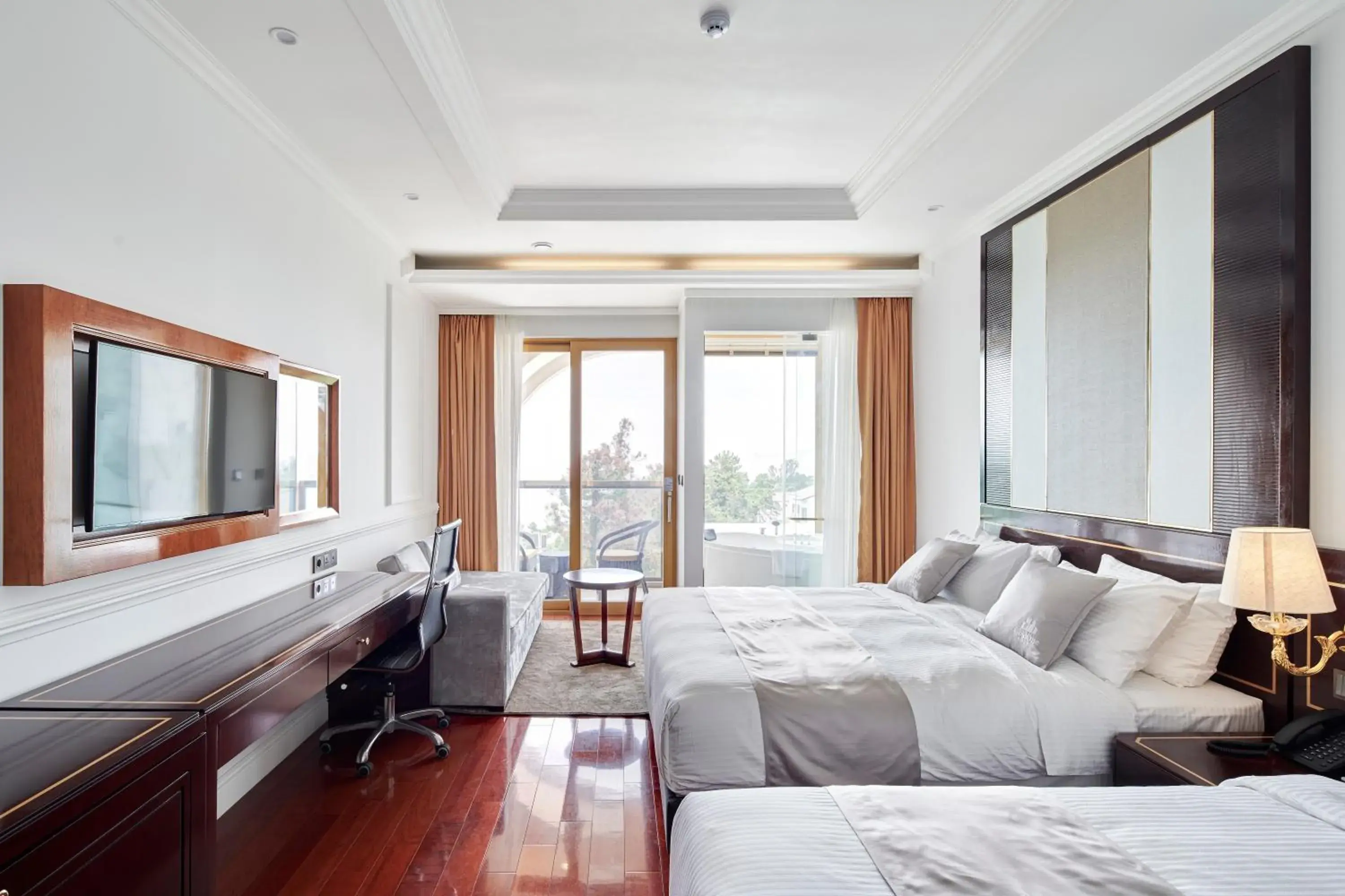 Garden View Large King Suite in GoldOne Hotel & Suites Garden View Large King Suite in GoldOne Hotel & Suites