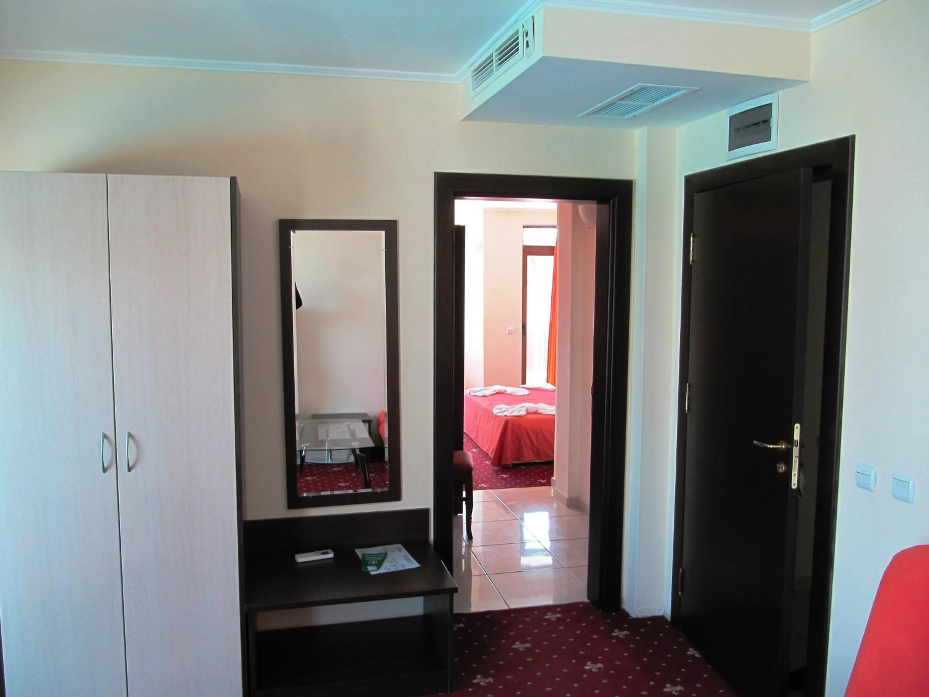 Photo of the whole room in Maverick Hotel