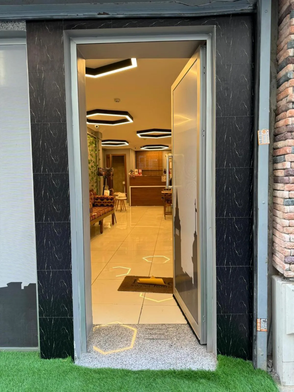 Facade/entrance in Tavra hotel