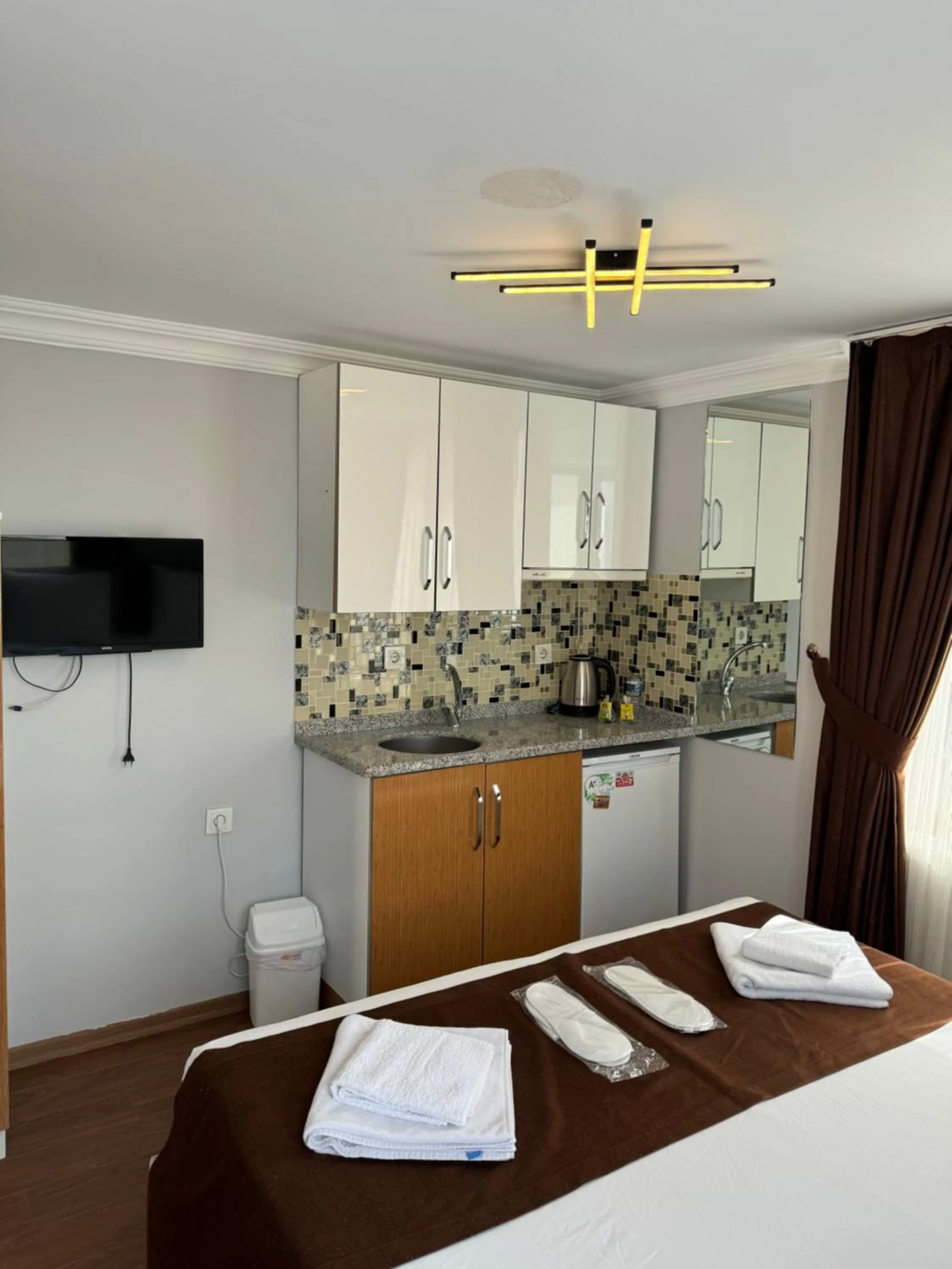 Kitchen or kitchenette, Bed in Tavra hotel