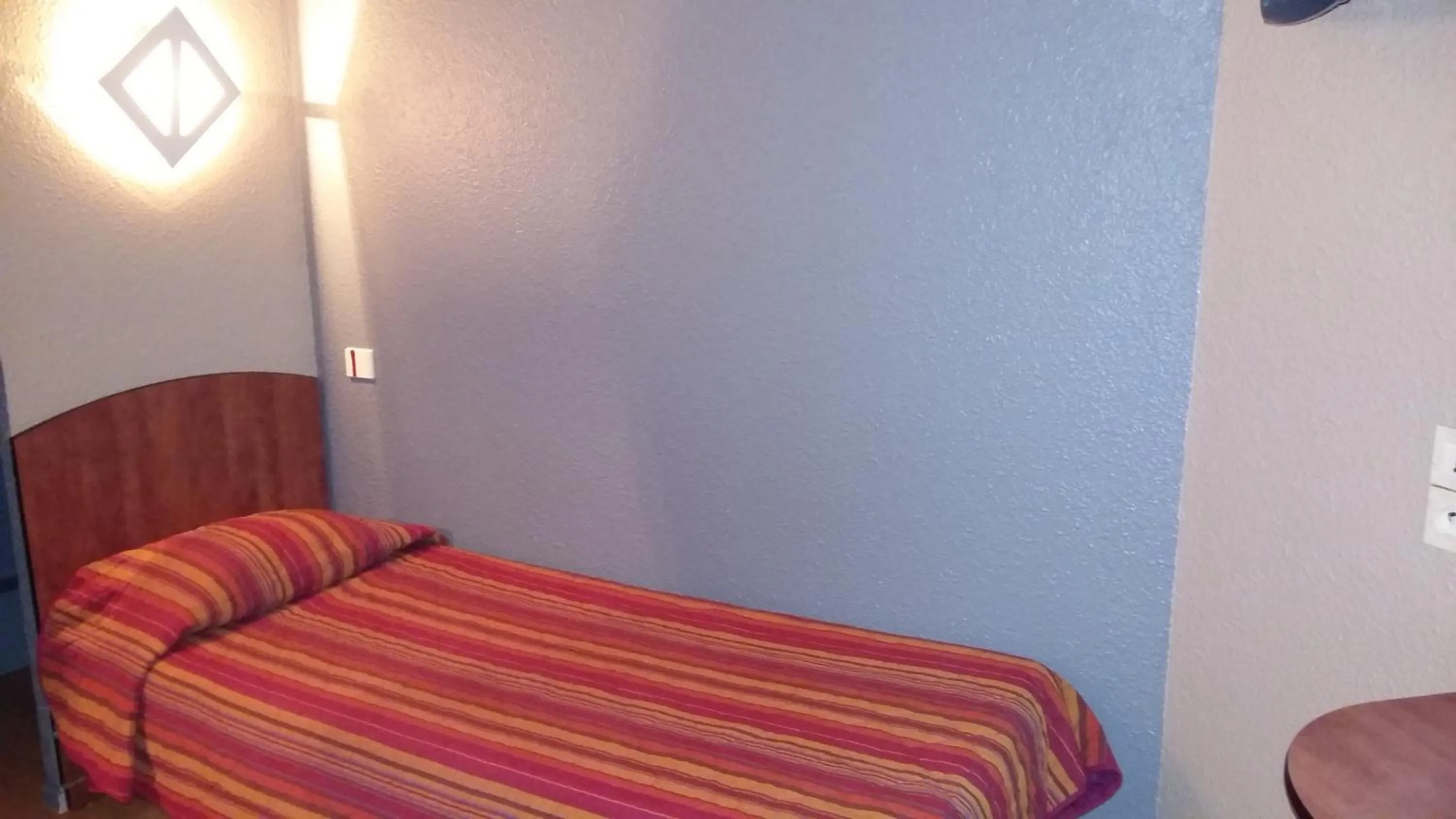 Bed in Bonsaï Hotel d'Orleans