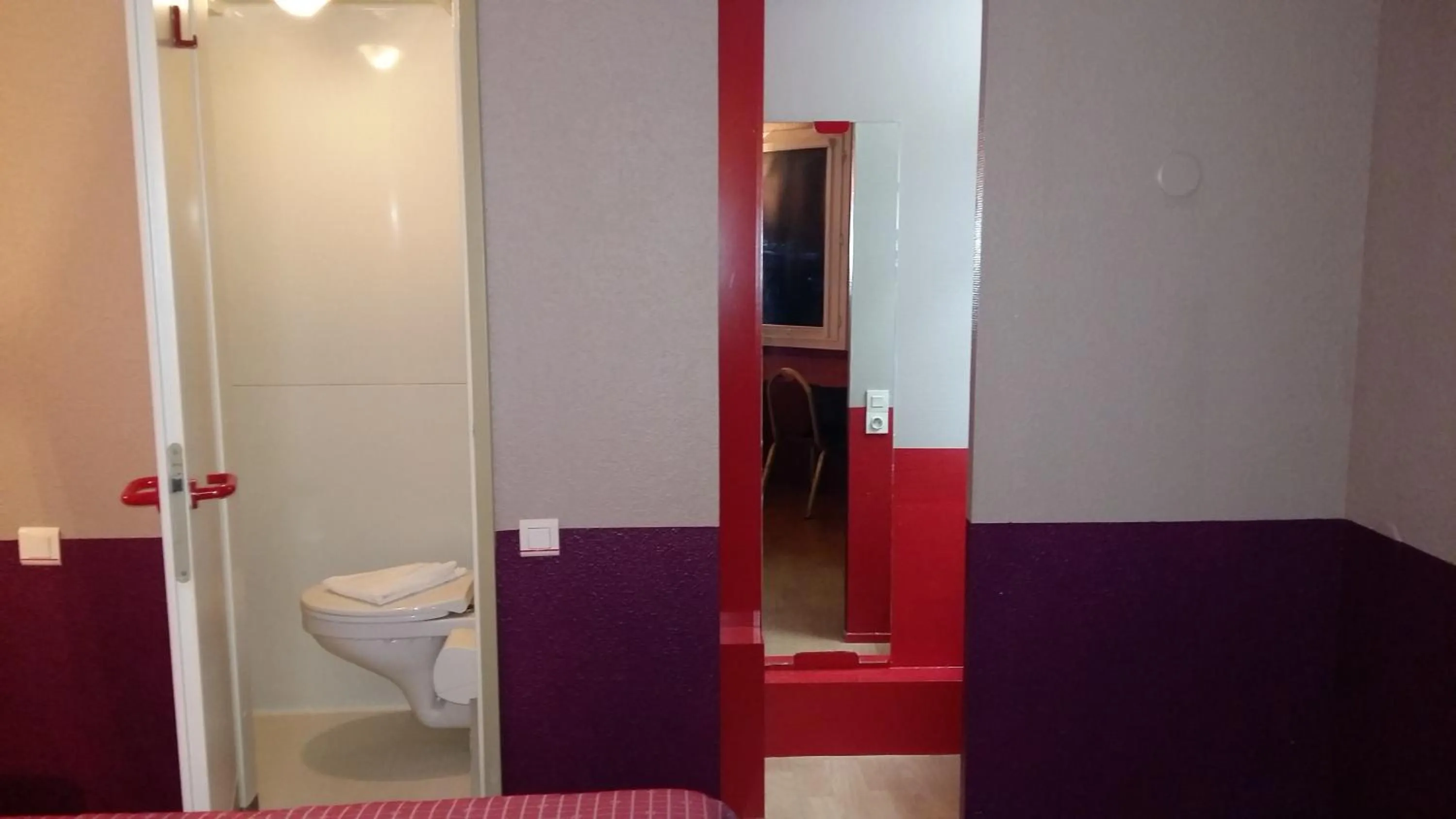 Bedroom in Bonsaï Hotel d'Orleans