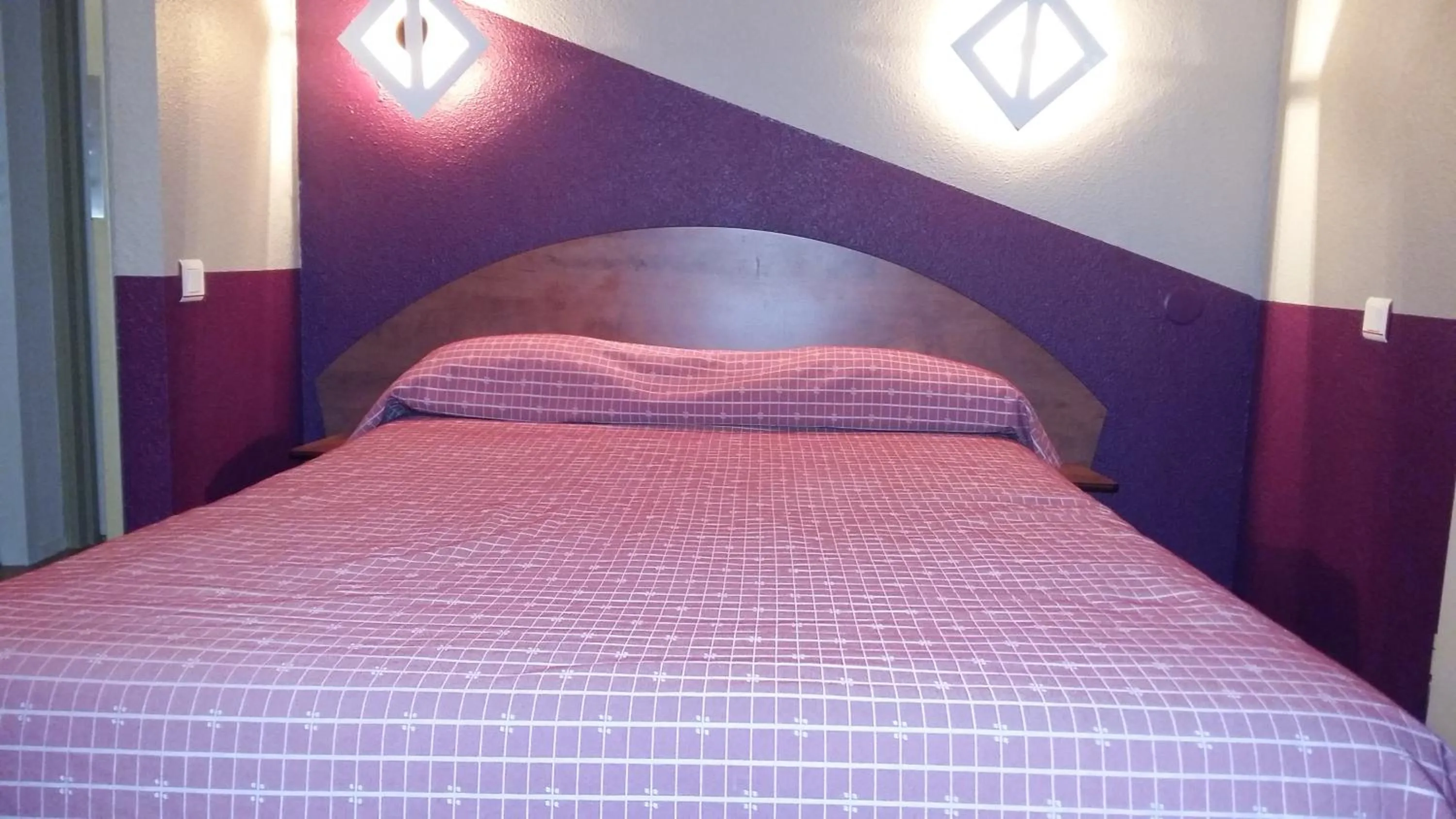 Bed in Bonsaï Hotel d'Orleans