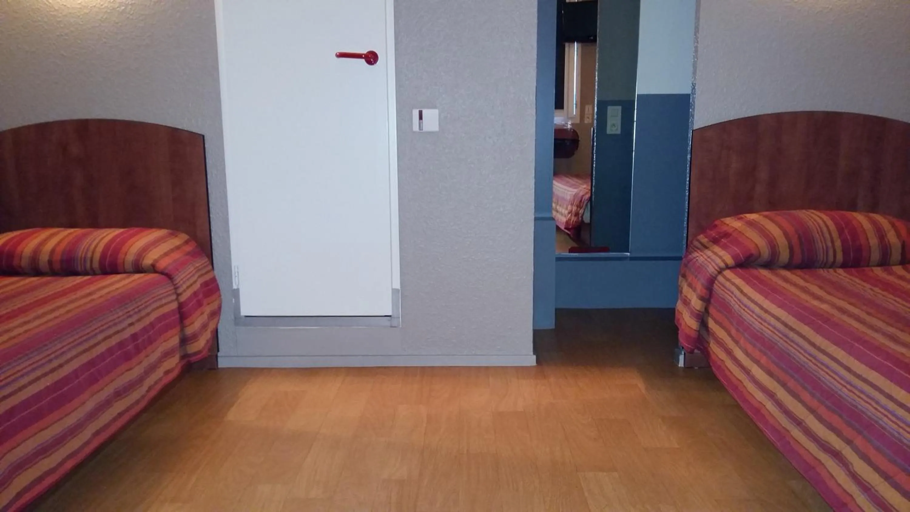 Photo of the whole room in Bonsaï Hotel d'Orleans