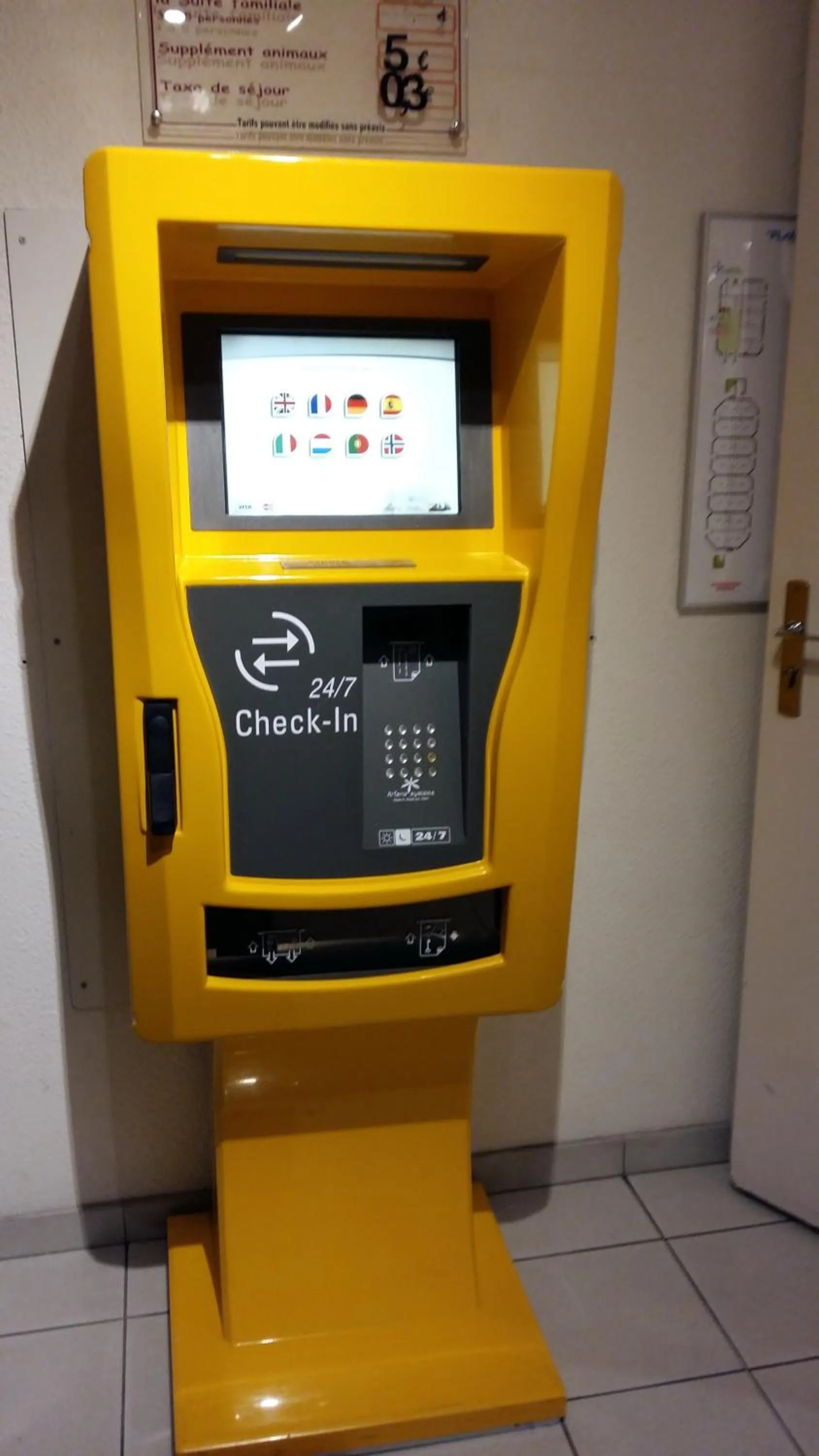 Lobby or reception in Bonsaï Hotel d'Orleans