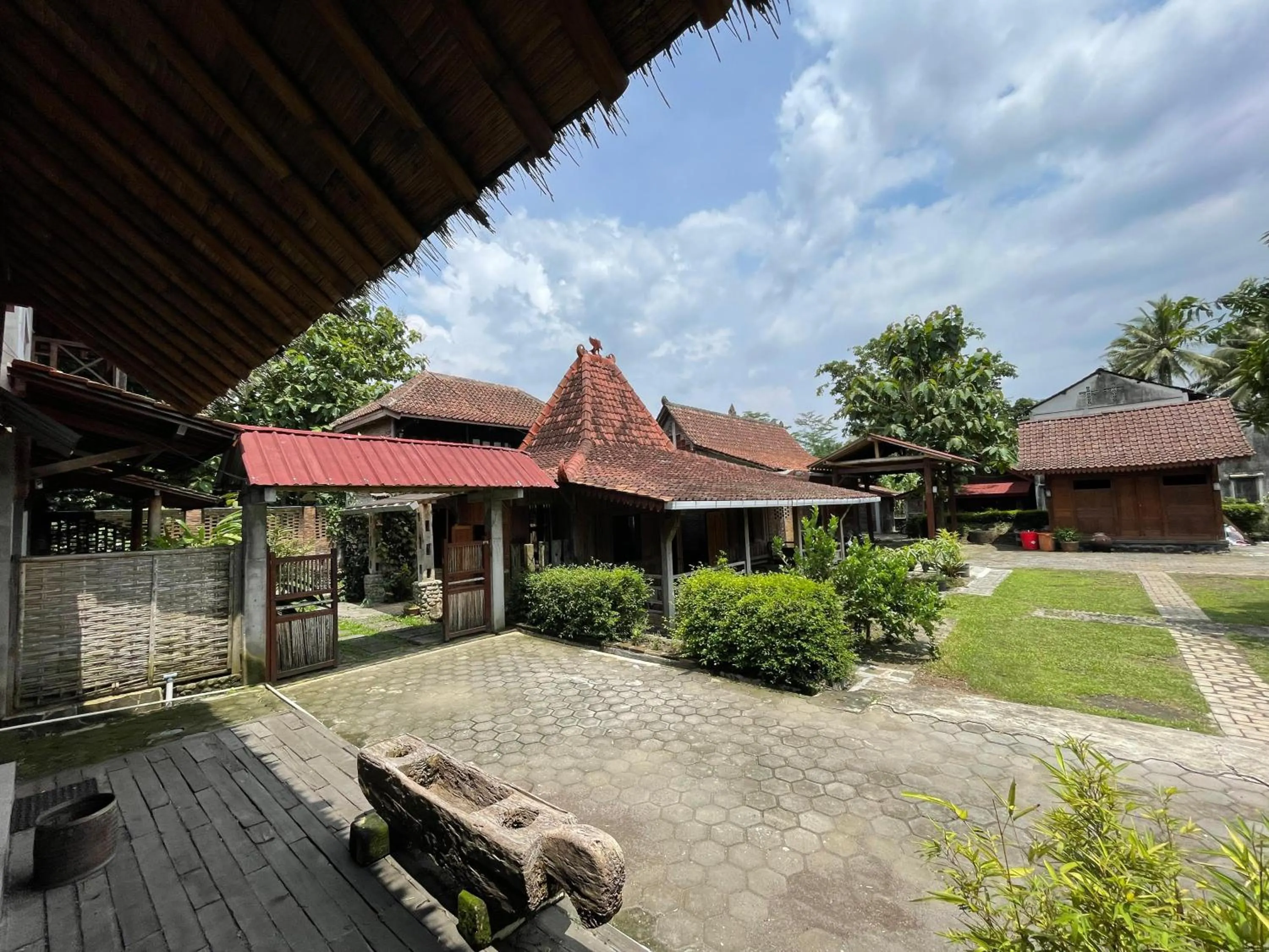 Saka Homestay Boutique & Cafe