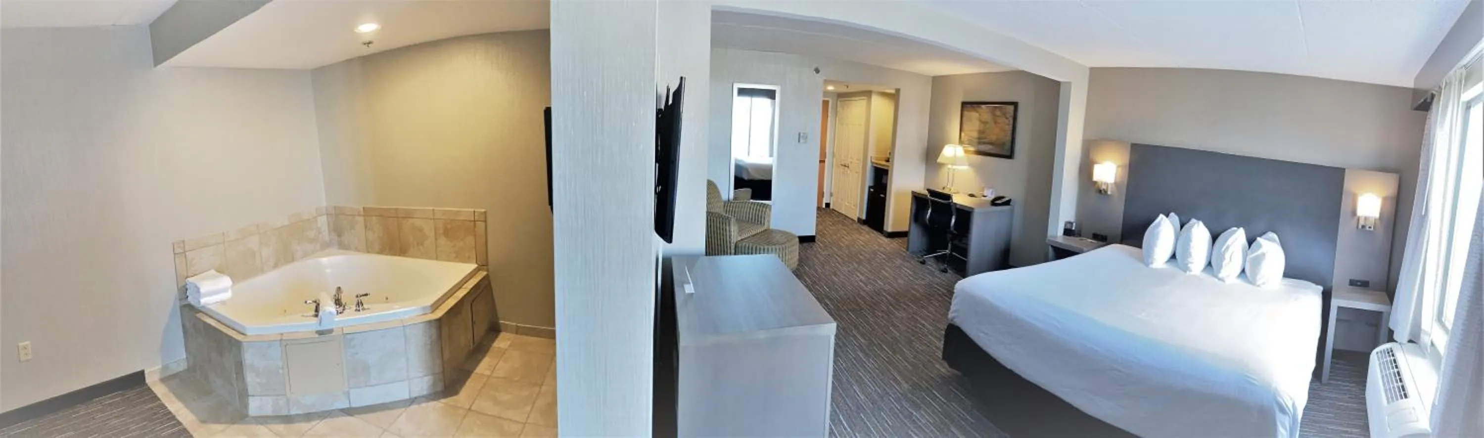 Bedroom, Bed in Wingate by Wyndham Erie