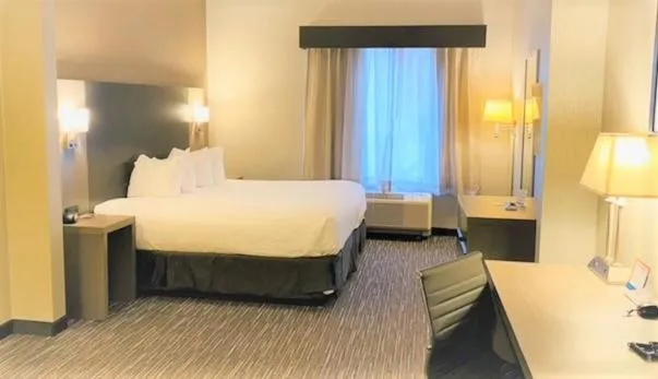 TV and multimedia, Bed in Wingate by Wyndham Erie