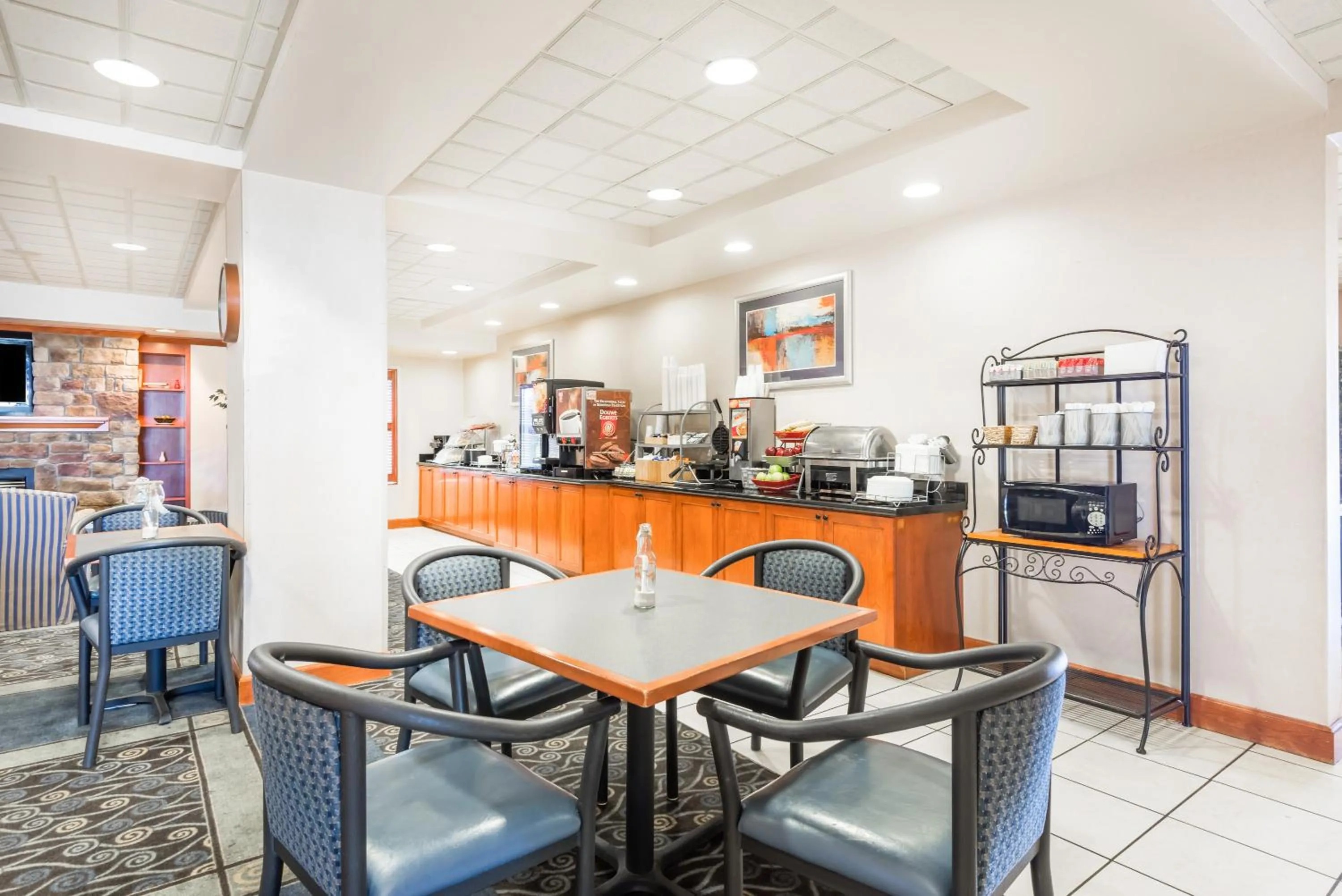Restaurant/places to eat in Wingate by Wyndham Erie