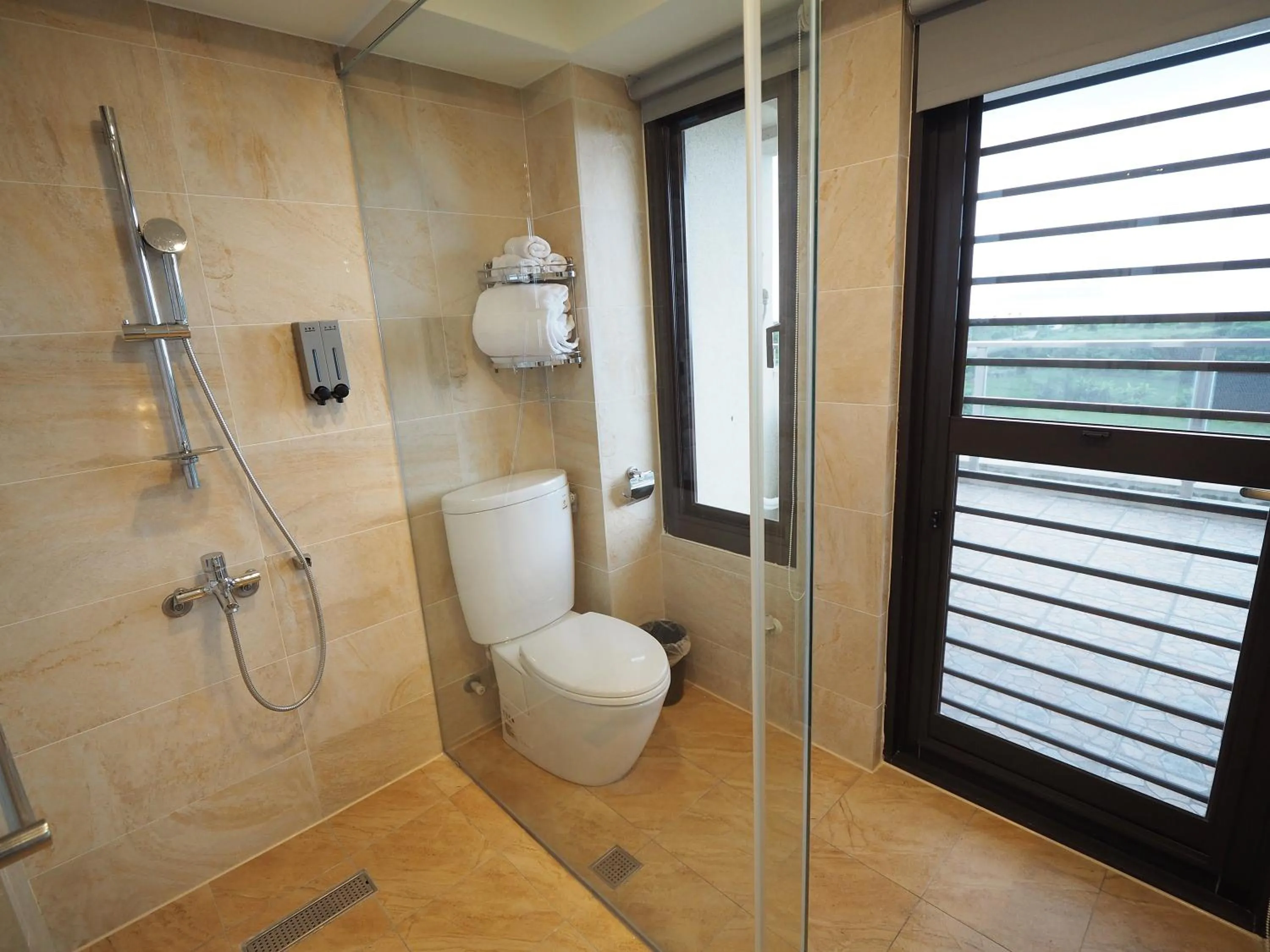 Shower in Kailan Hotel