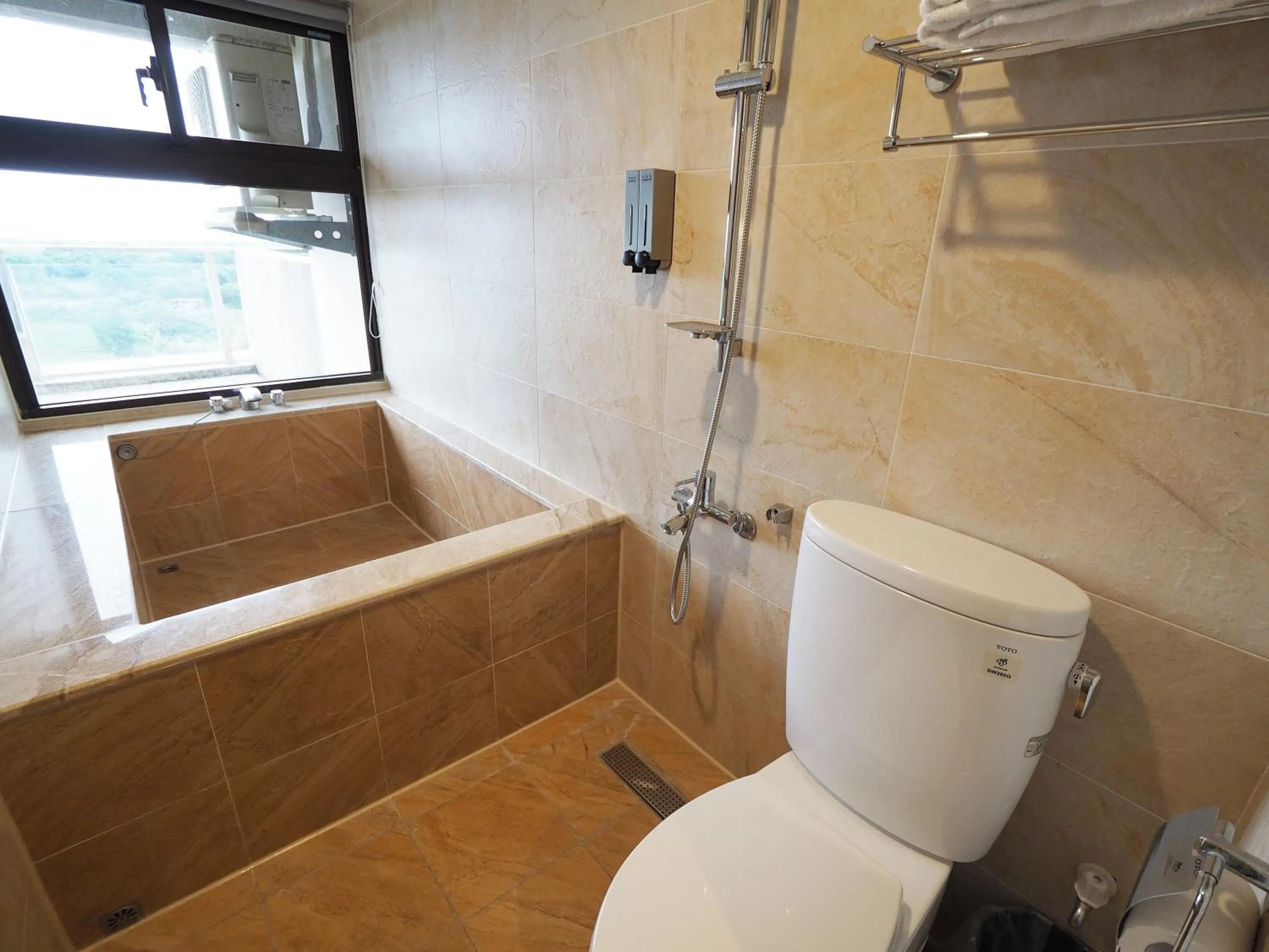 Shower in Kailan Hotel