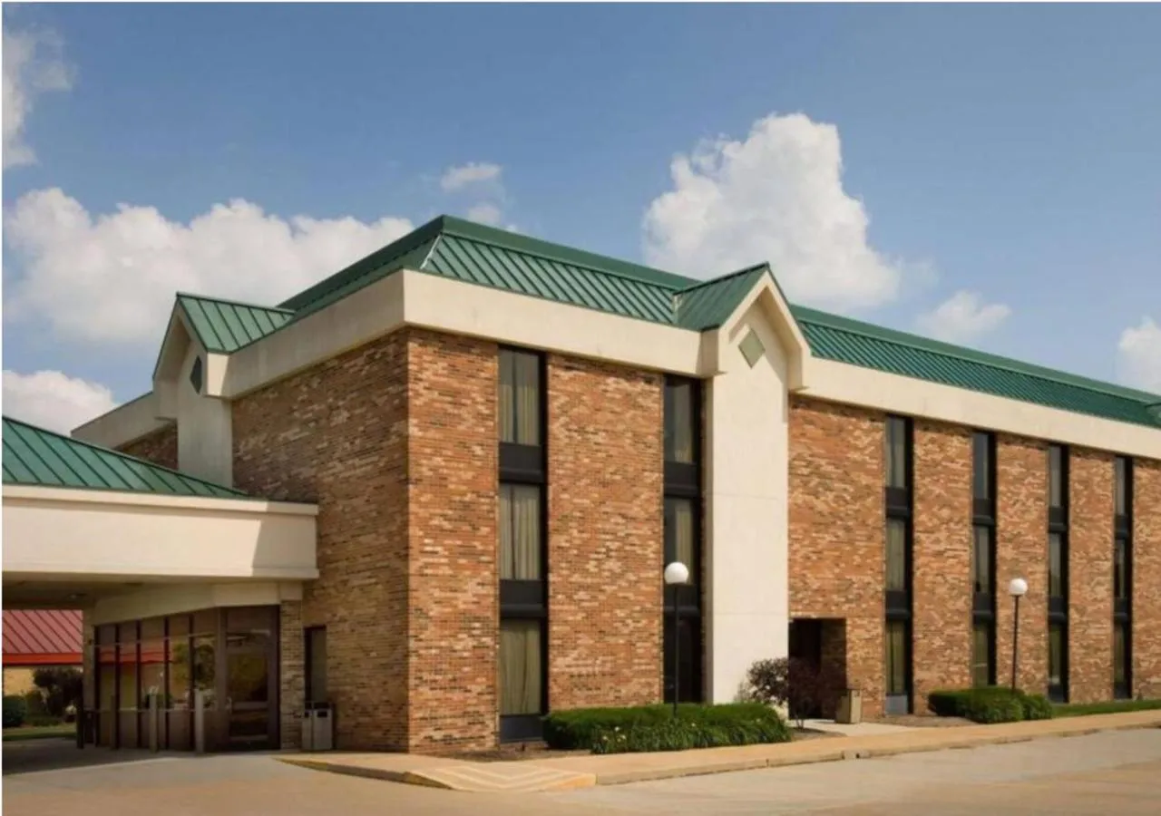 Property building in Wingate by Wyndham St Louis-Fenton Route 66