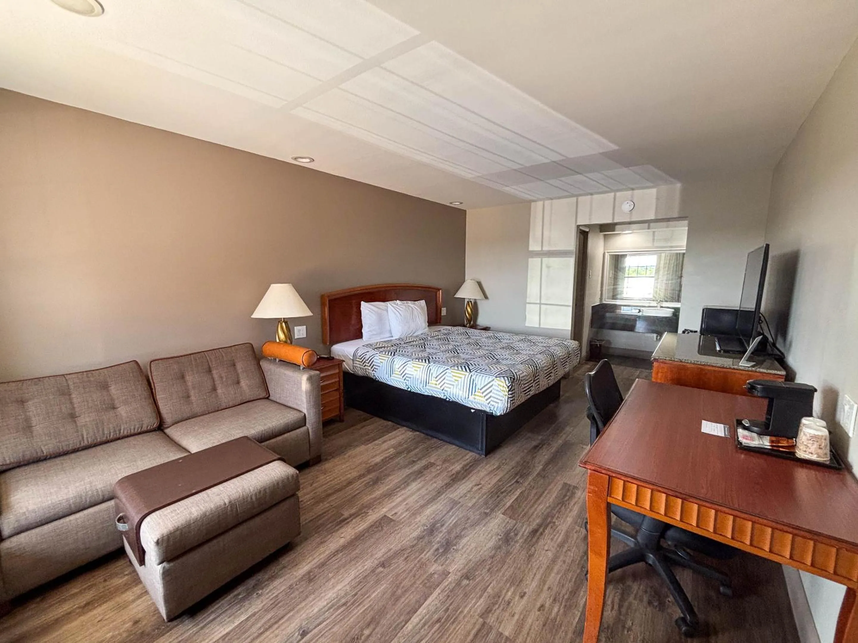 Bed in Studio 6 Suites Mesquite, TX – Gross Rd.
