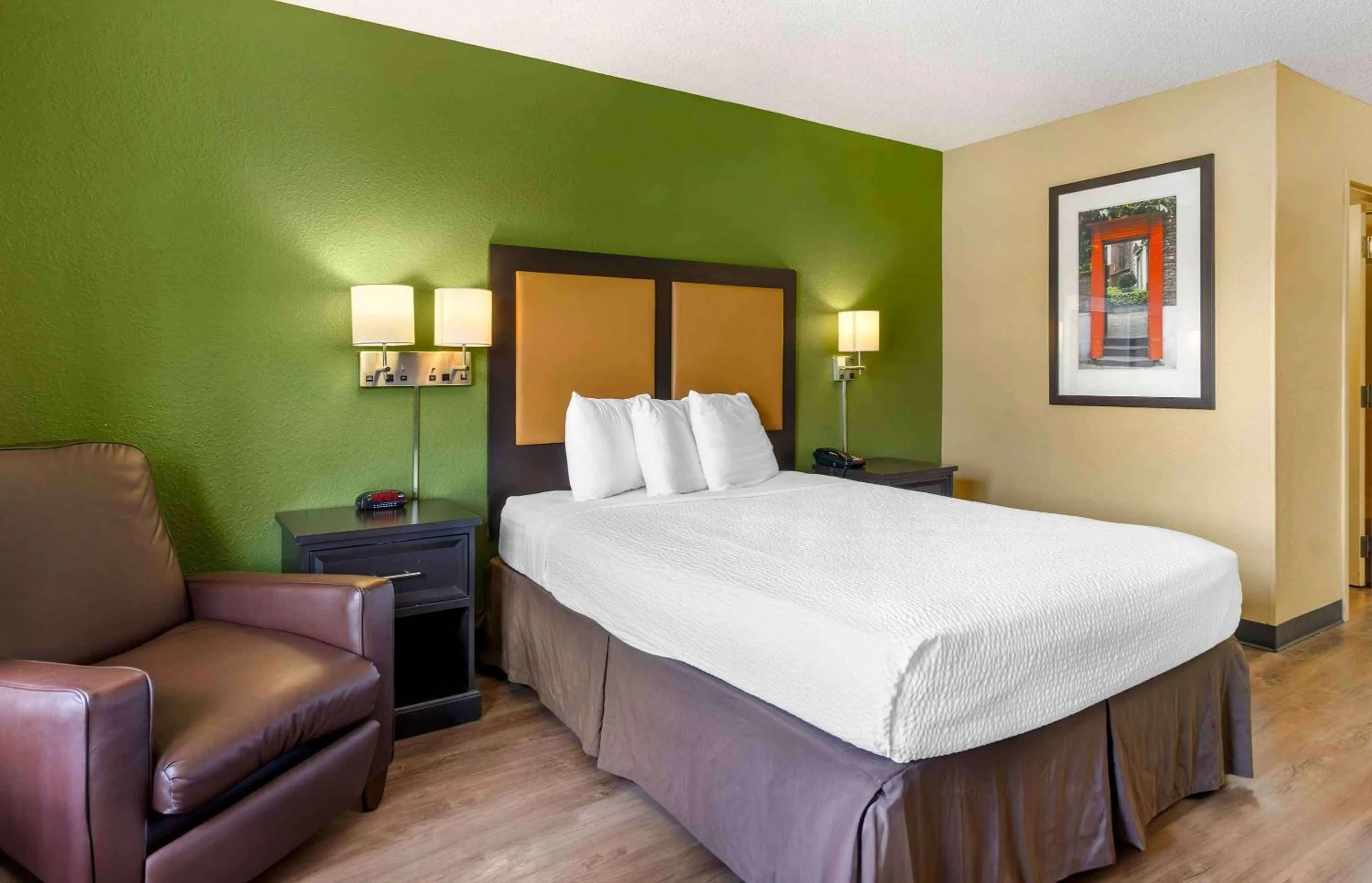 Bedroom, Bed in Extended Stay America Select Suites - Tampa - North - USF - Attractions