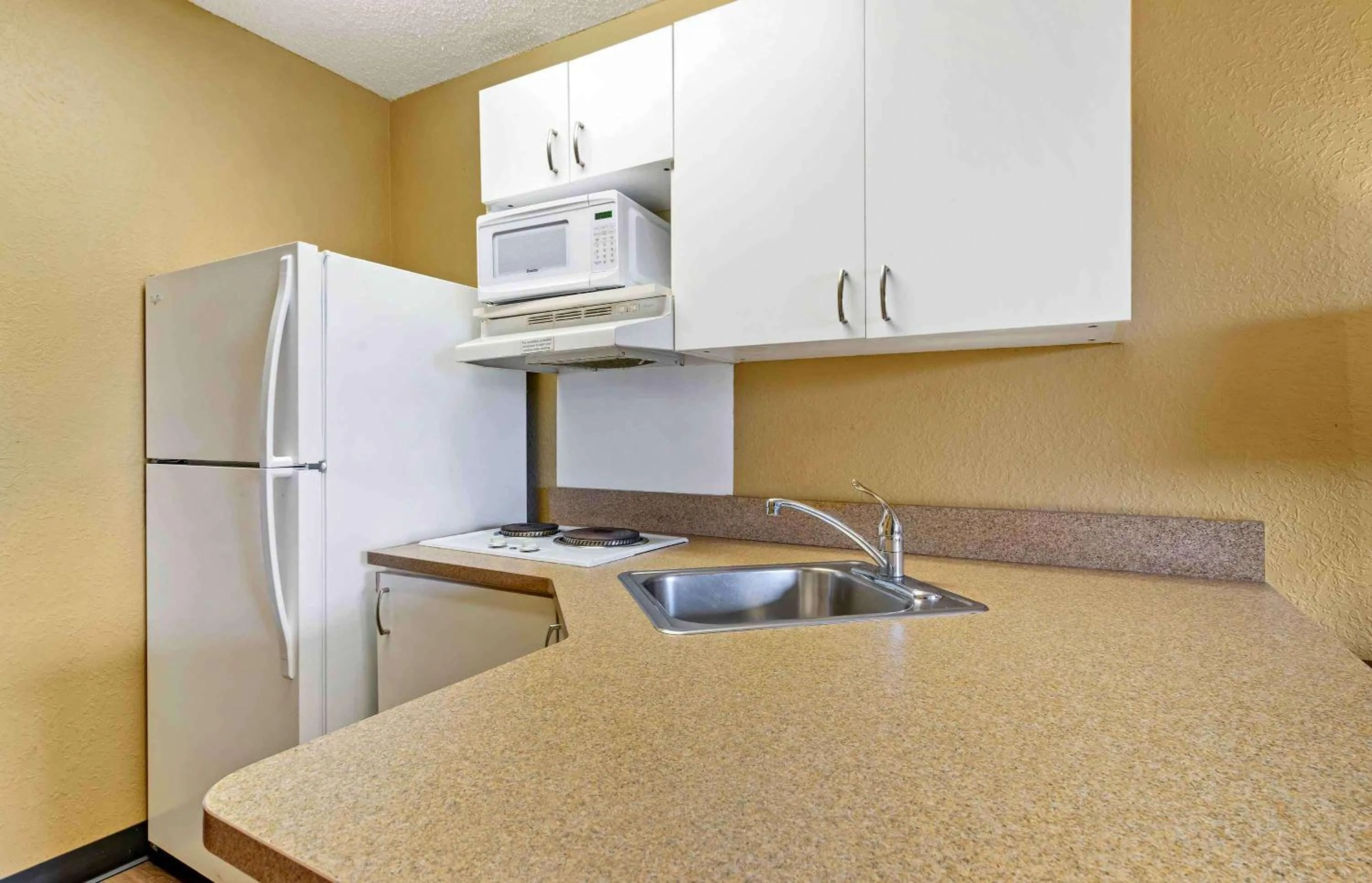 Bedroom in Extended Stay America Select Suites - Tampa - North - USF - Attractions