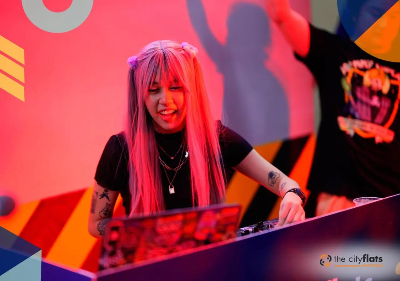 People in The City Flats Amorsolo