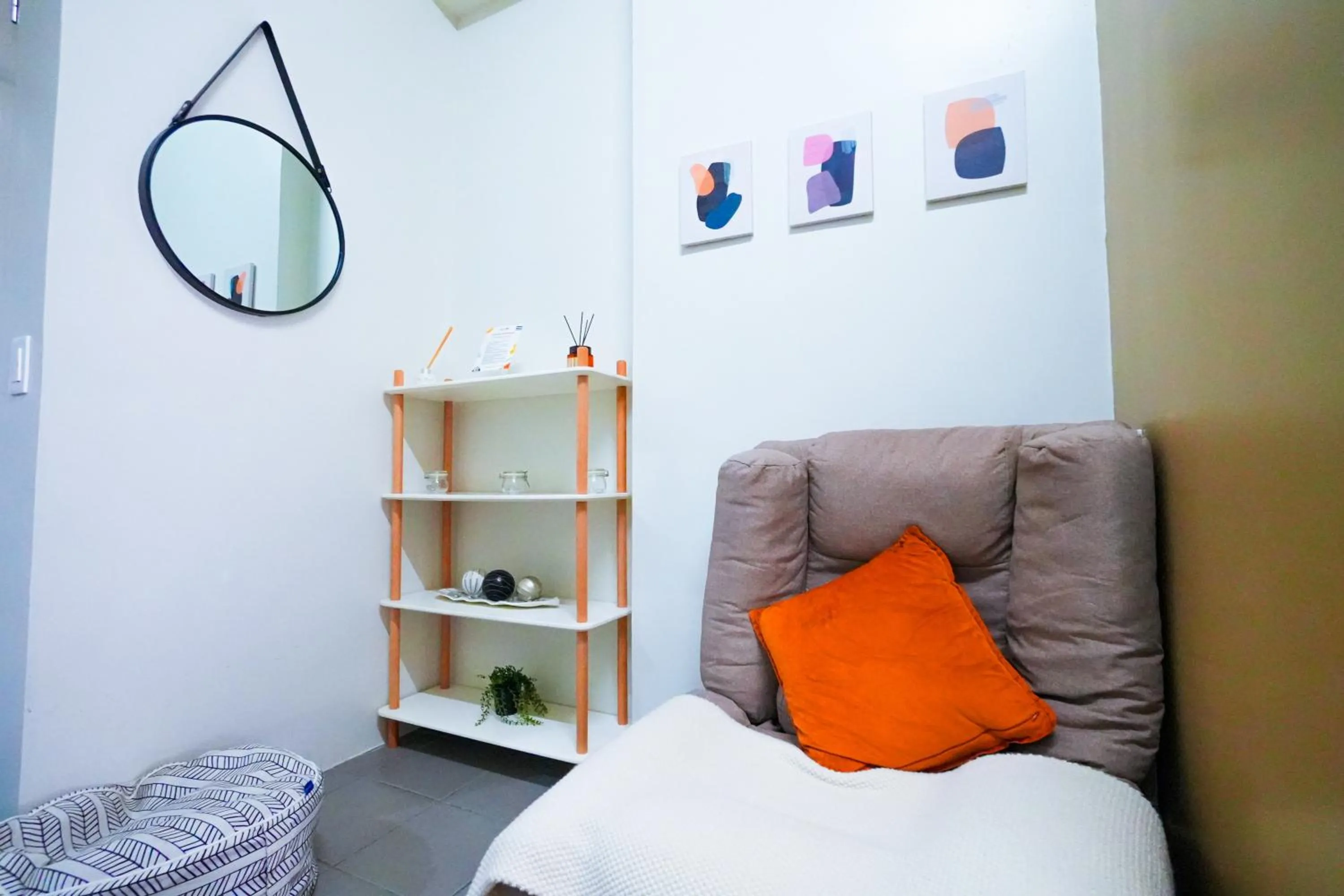 Bed in The City Flats Amorsolo