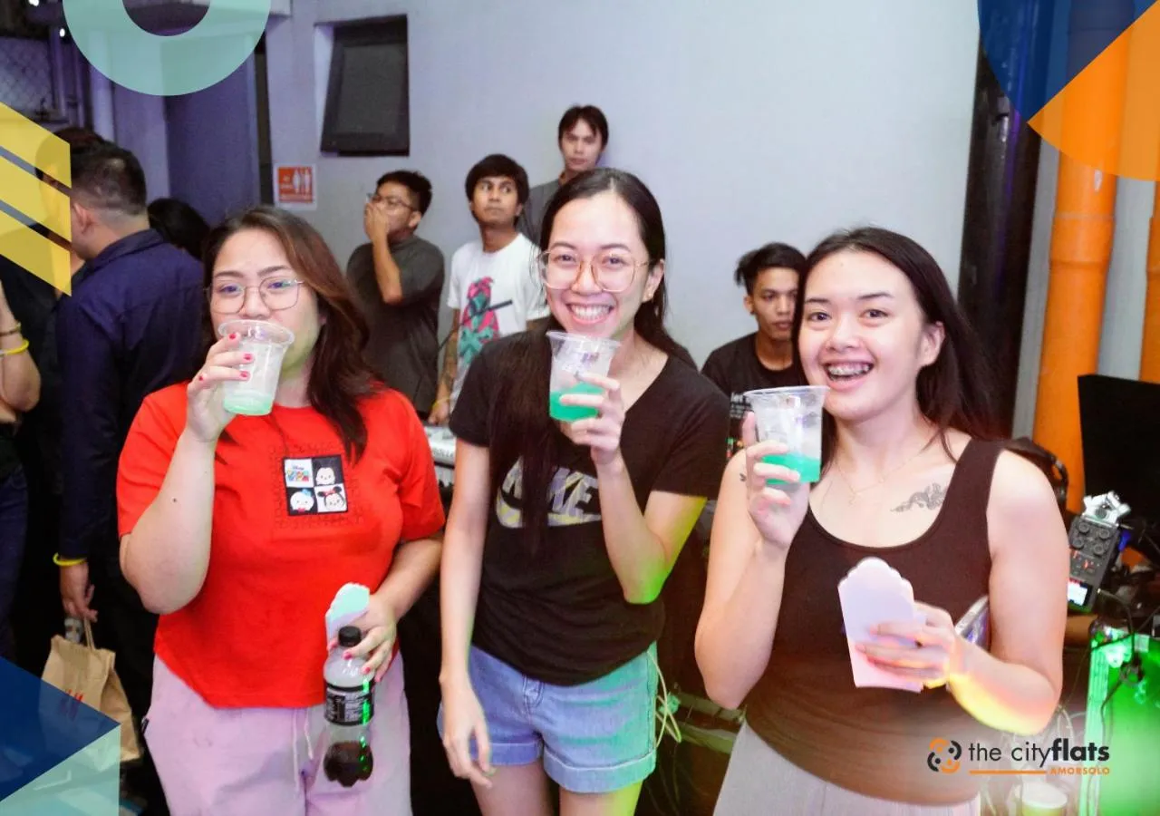 People in The City Flats Amorsolo