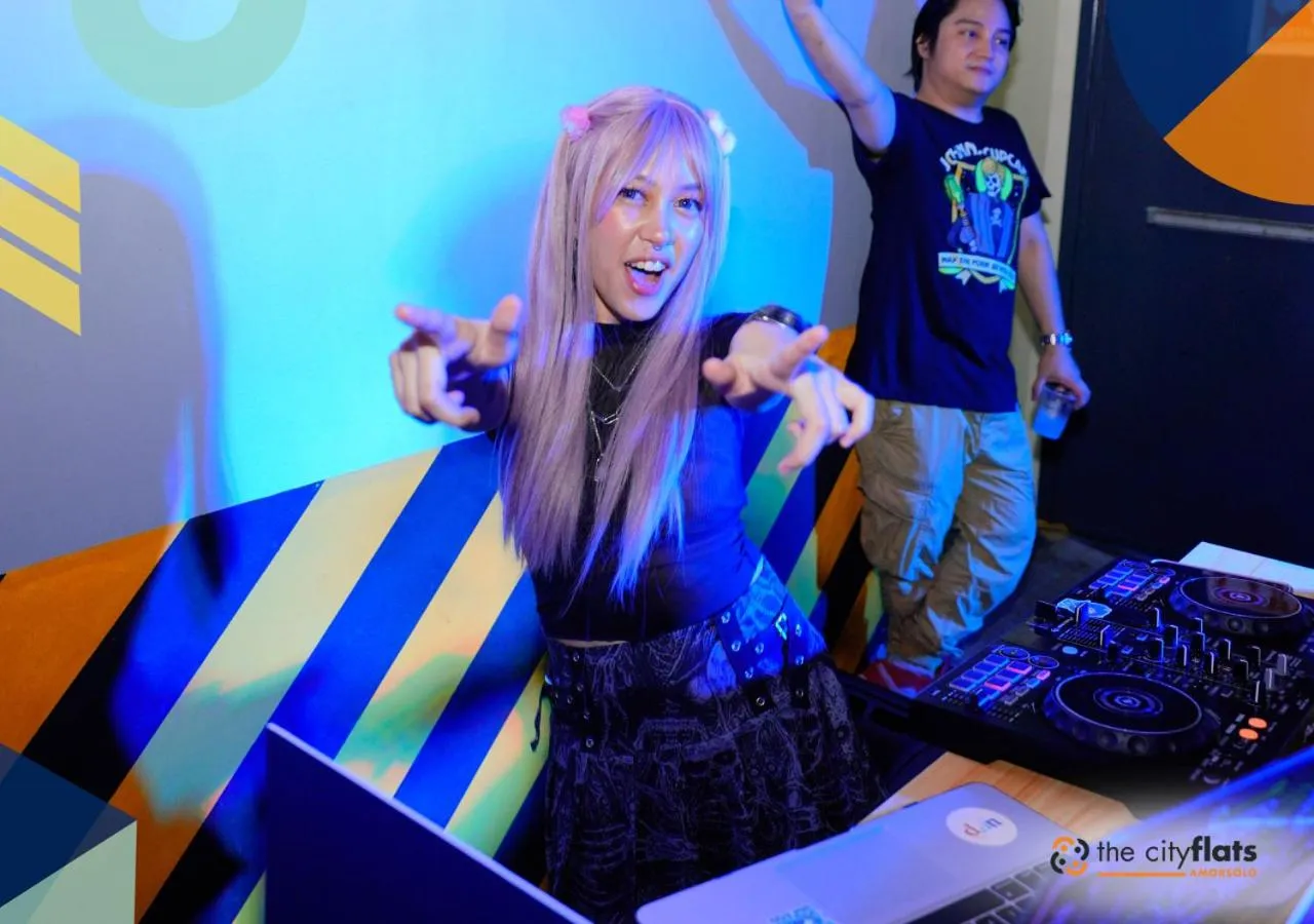 People in The City Flats Amorsolo