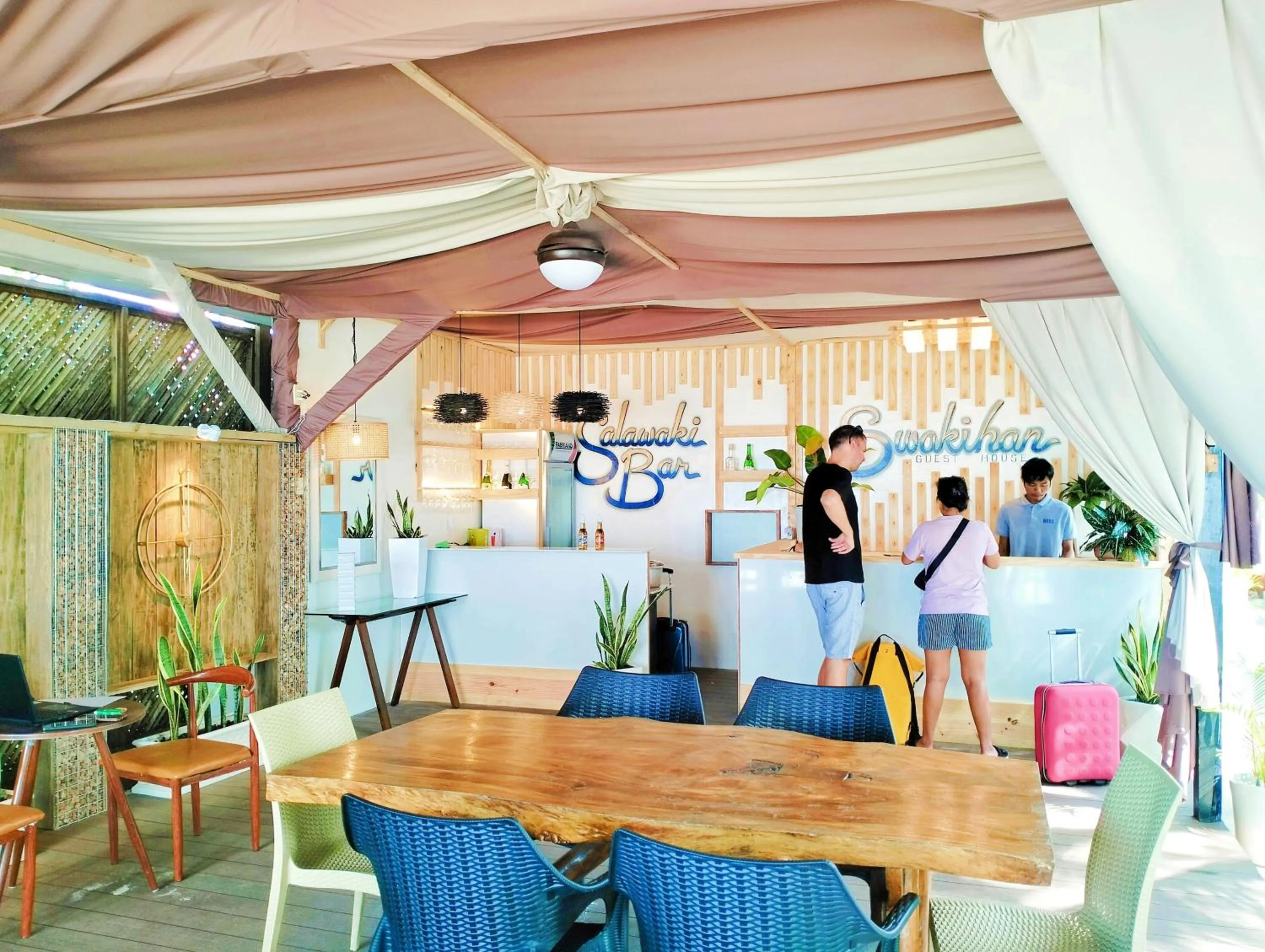 Restaurant/places to eat in Swakihan Guest House