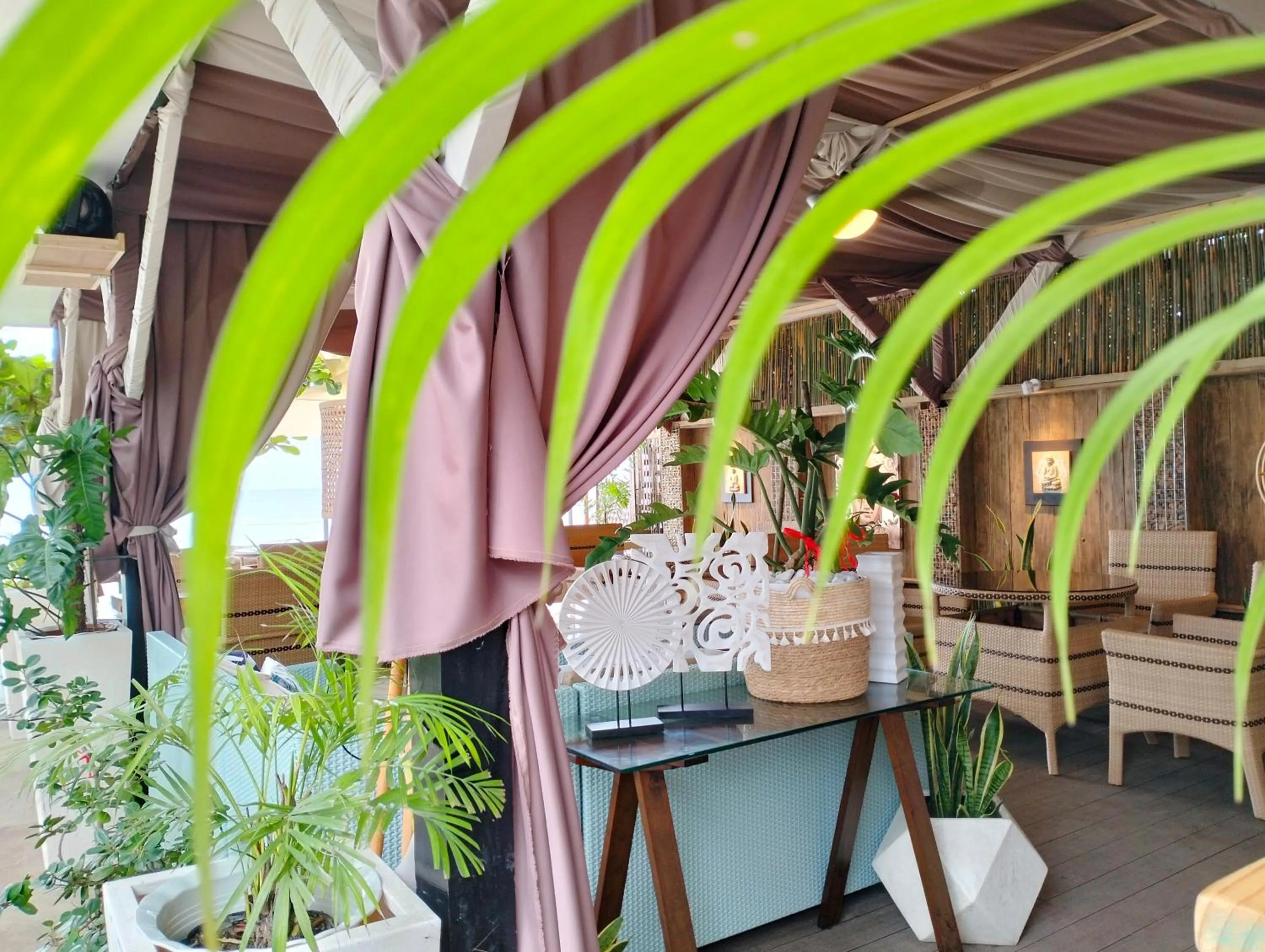 Restaurant/places to eat in Swakihan Guest House