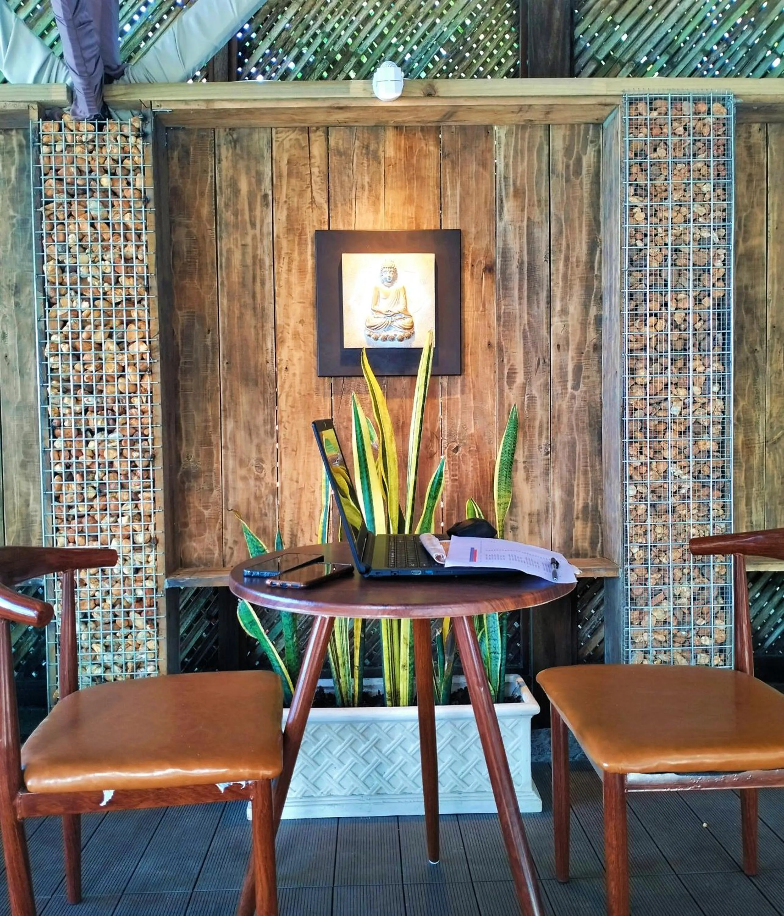 Restaurant/places to eat in Swakihan Guest House